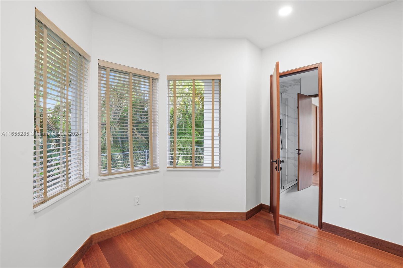 543 Hibiscus Dr, Hallandale Beach FL 33009