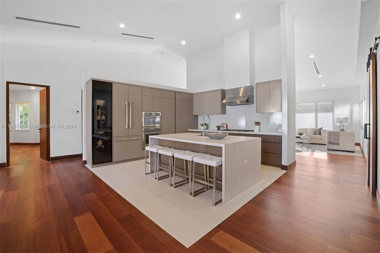 543 Hibiscus Dr, Hallandale Beach FL 33009
