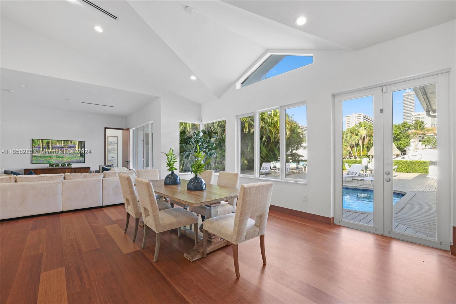543 Hibiscus Dr, Hallandale Beach FL 33009