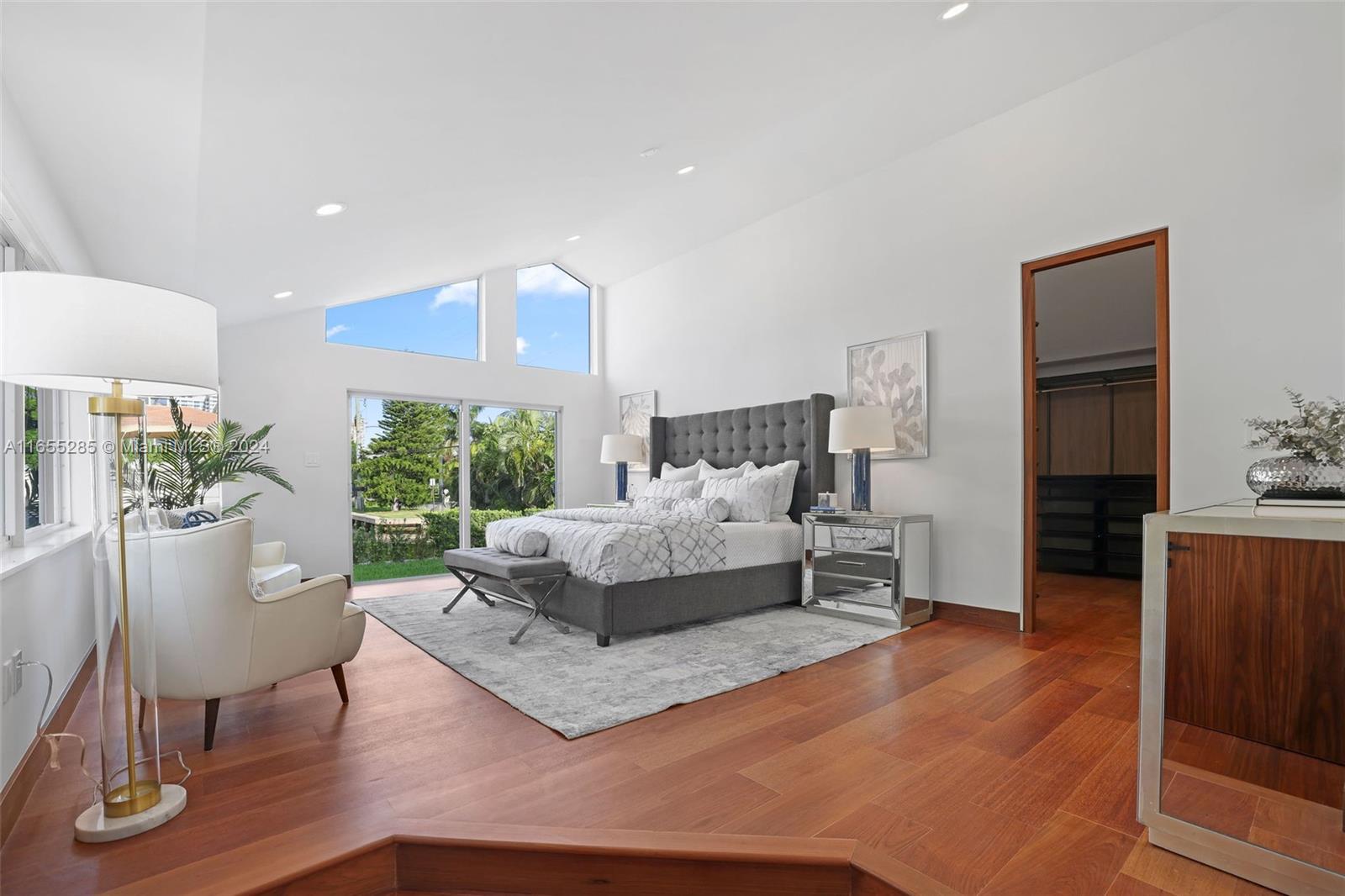 543 Hibiscus Dr, Hallandale Beach FL 33009