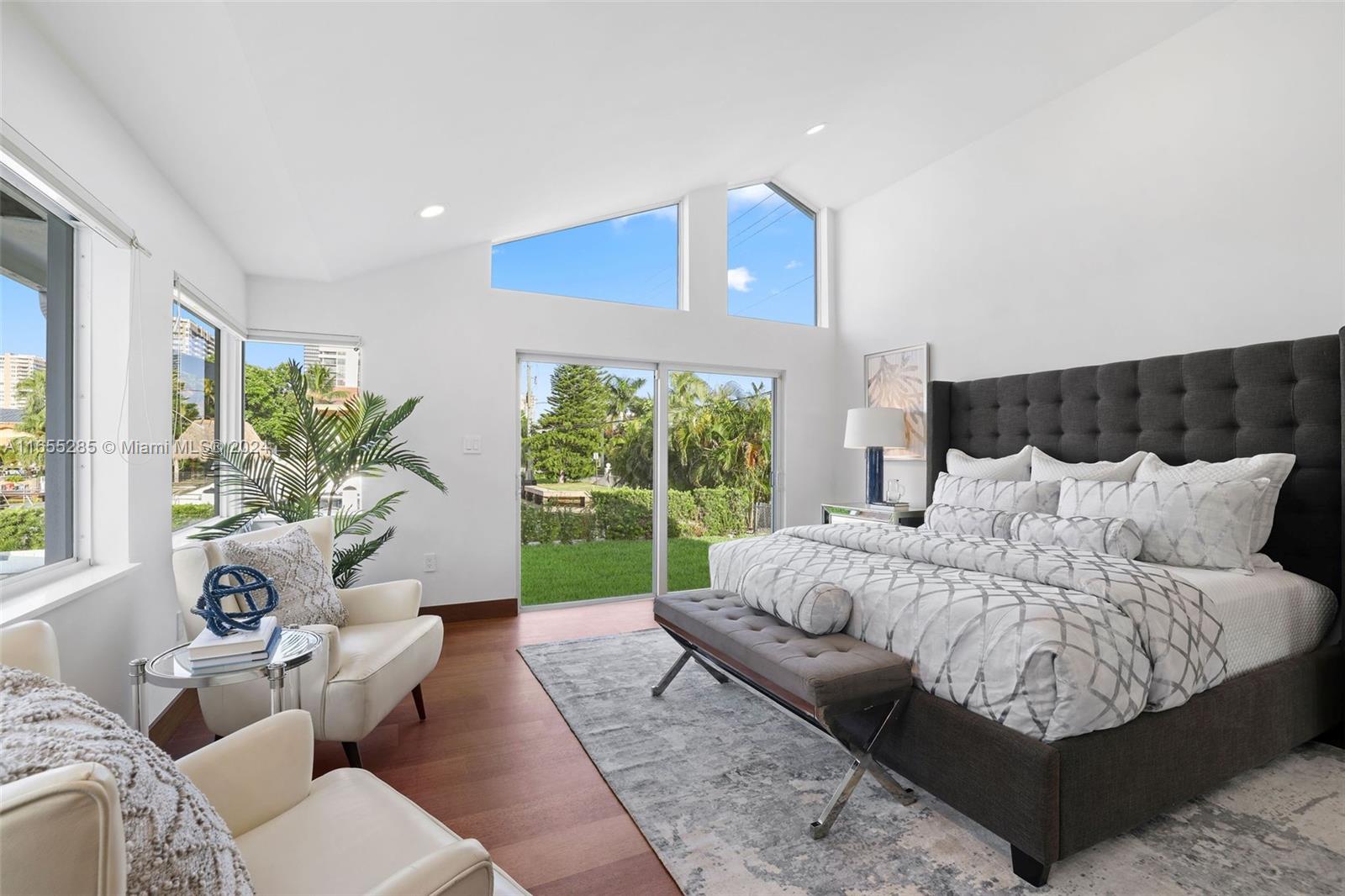 543 Hibiscus Dr, Hallandale Beach FL 33009