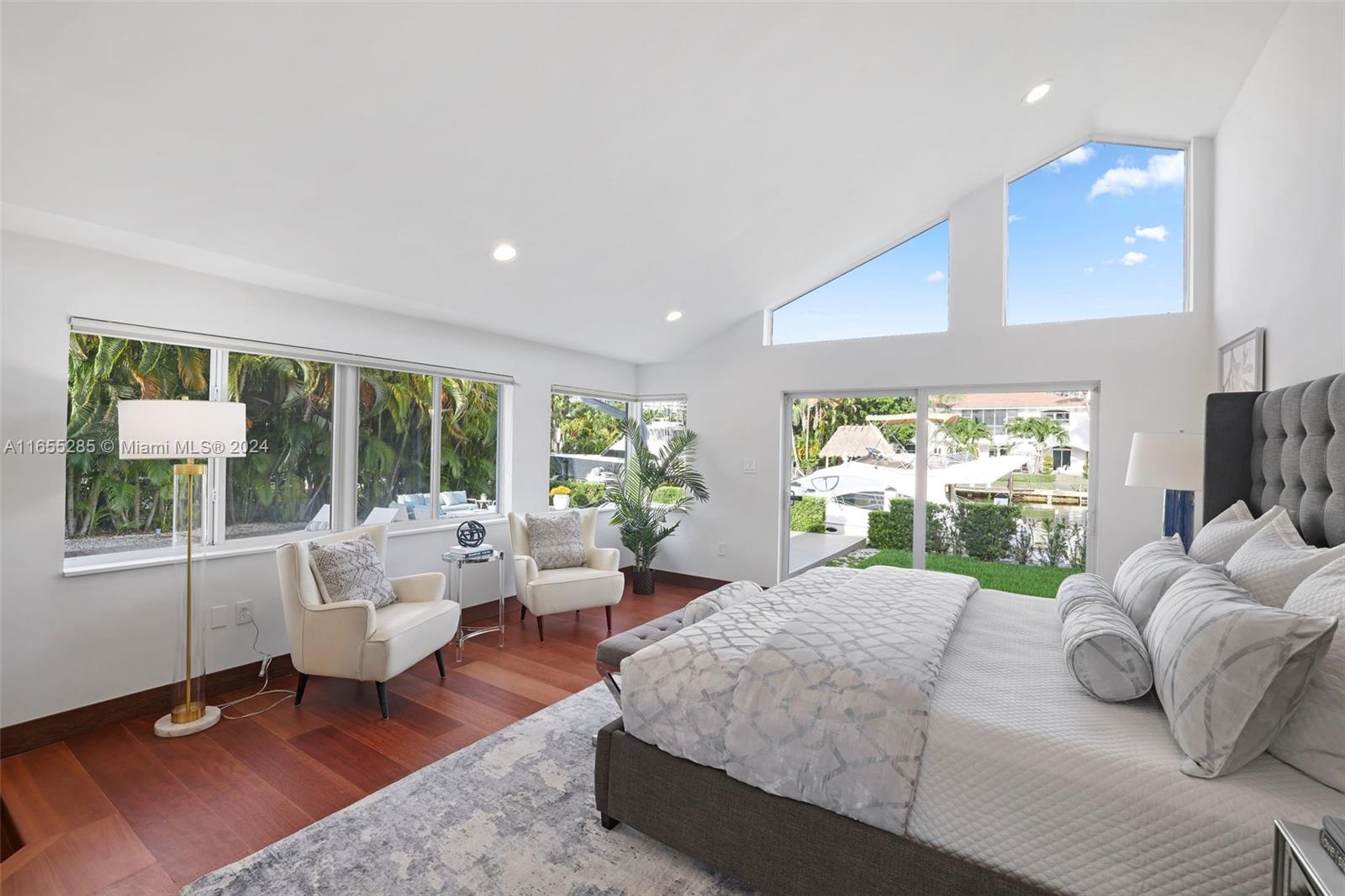 543 Hibiscus Dr, Hallandale Beach FL 33009
