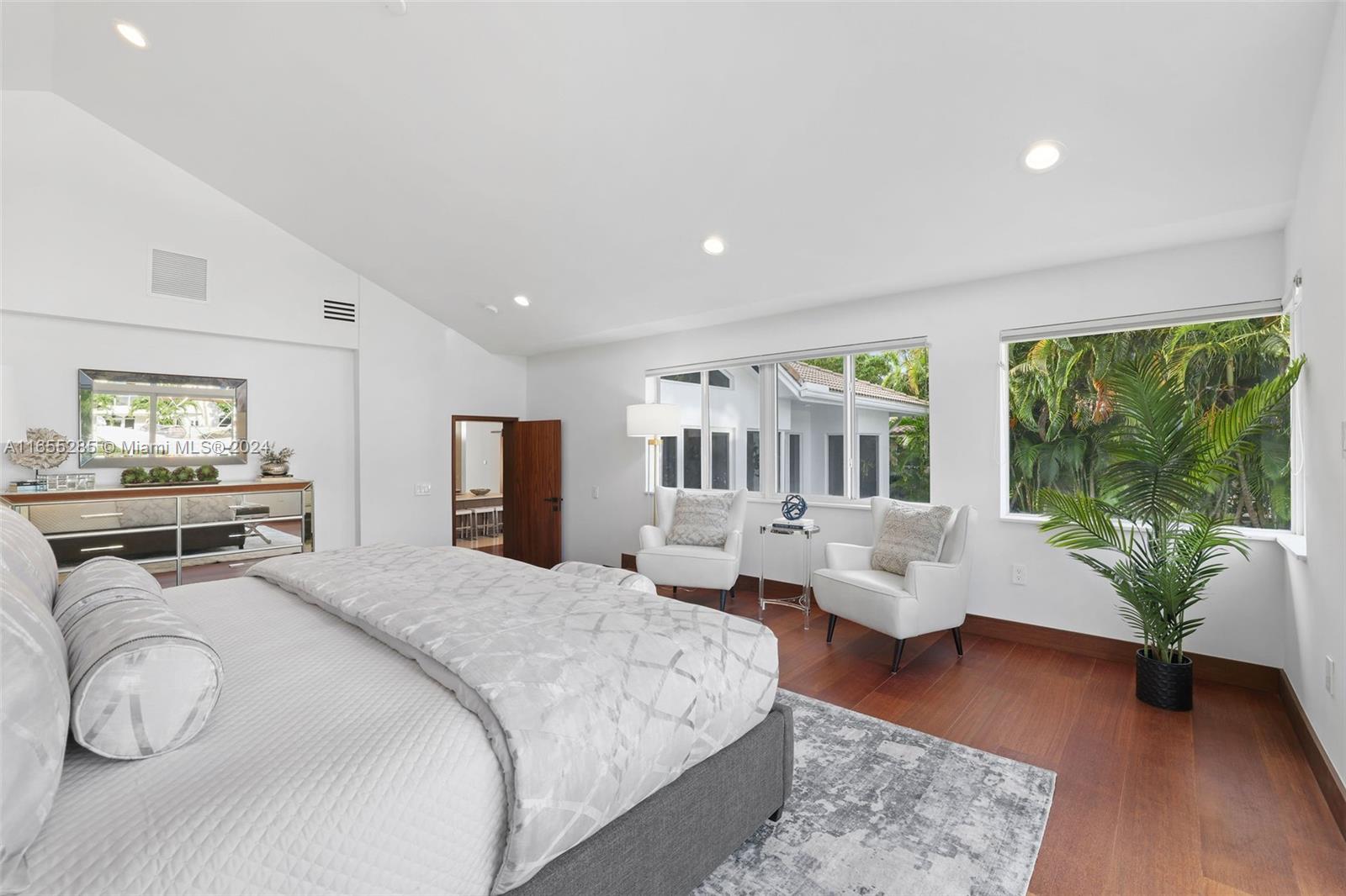 543 Hibiscus Dr, Hallandale Beach FL 33009