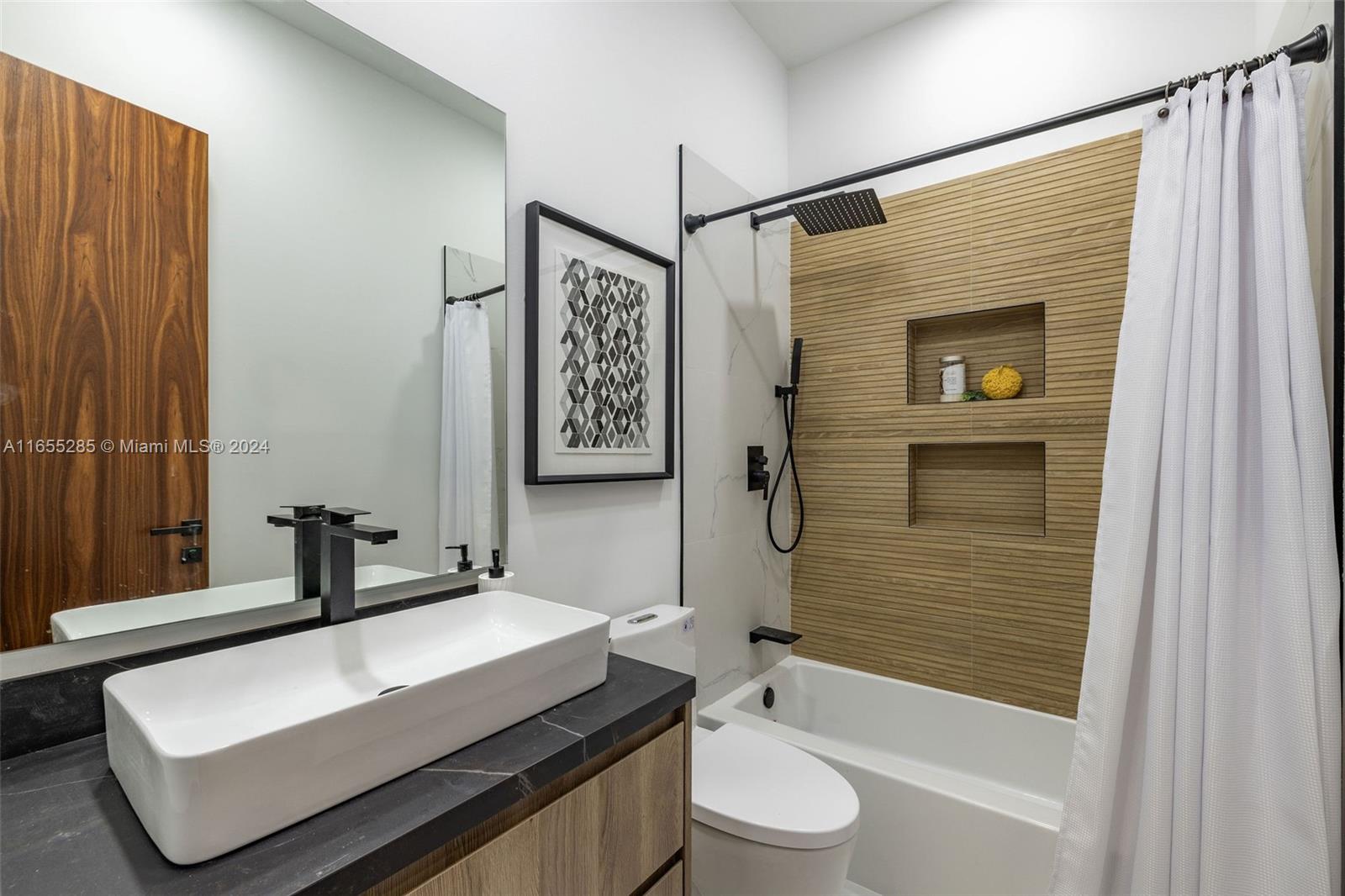 543 Hibiscus Dr, Hallandale Beach FL 33009