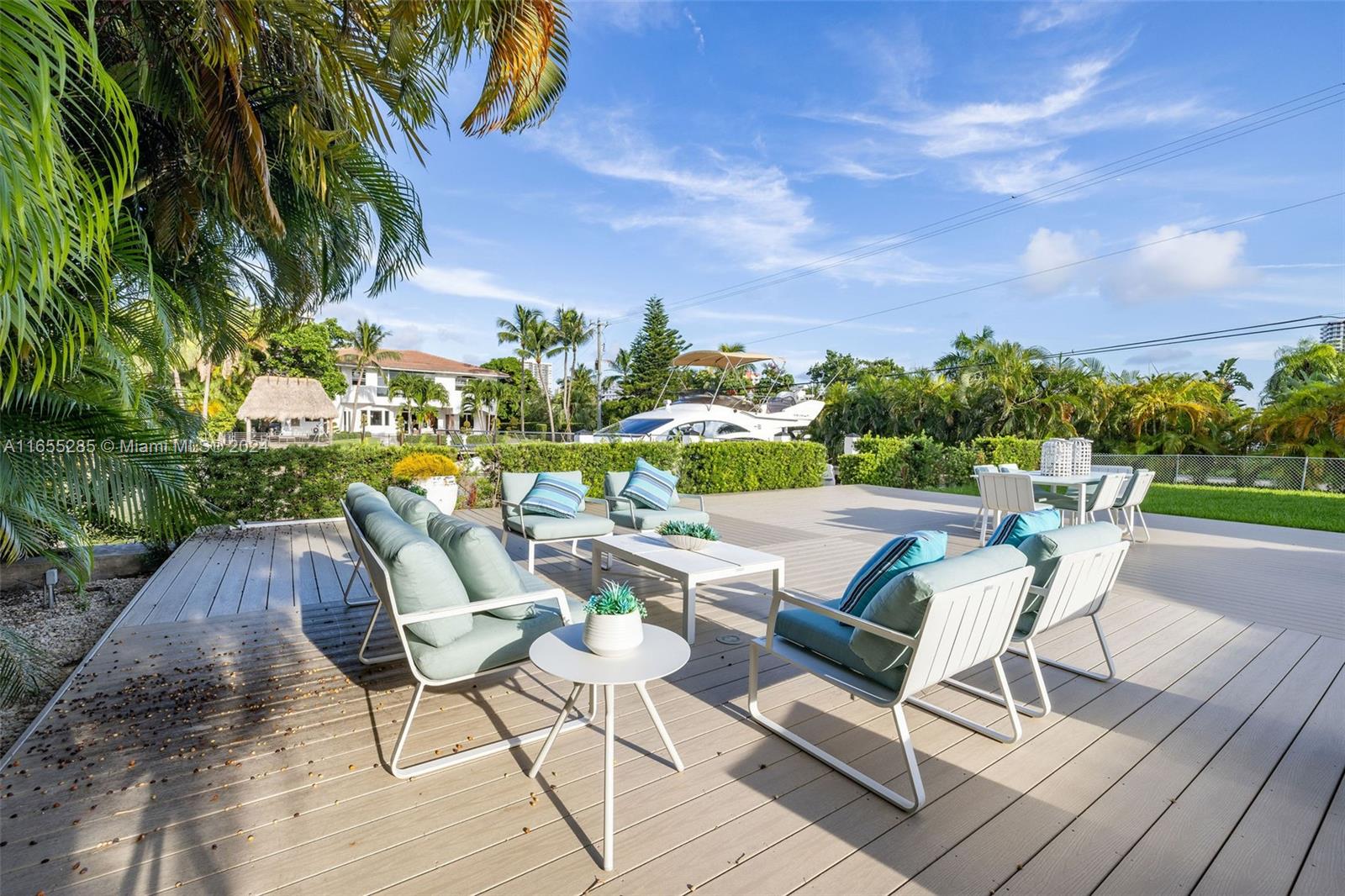 543 Hibiscus Dr, Hallandale Beach FL 33009