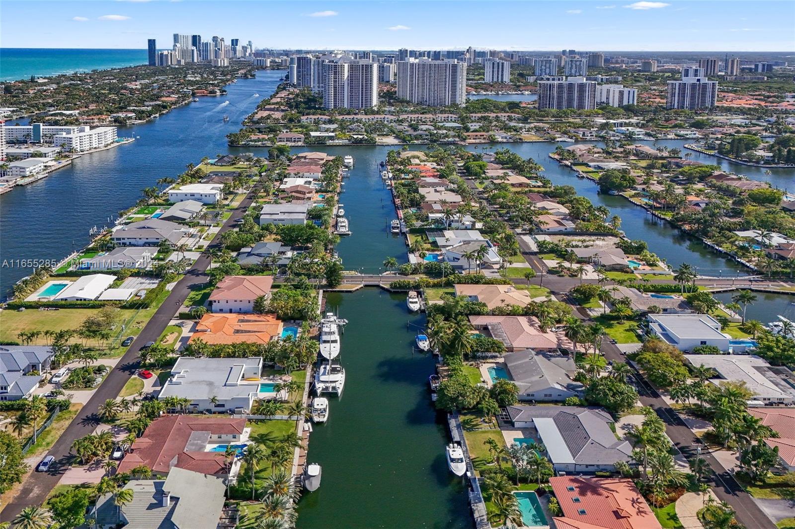543 Hibiscus Dr, Hallandale Beach FL 33009