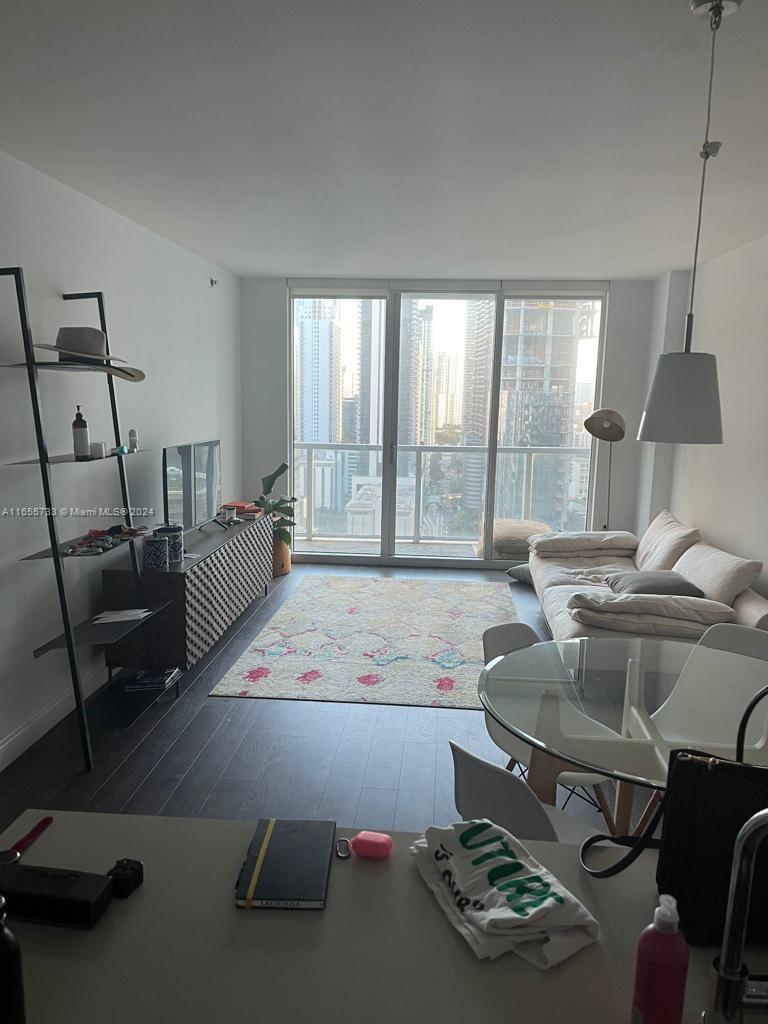 55 SE 6th St #2904, Miami FL 33131
