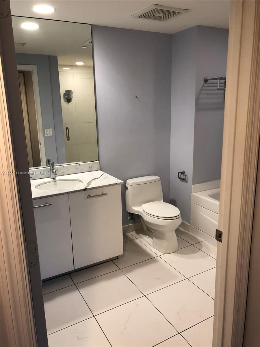 55 SE 6th St #2904, Miami FL 33131