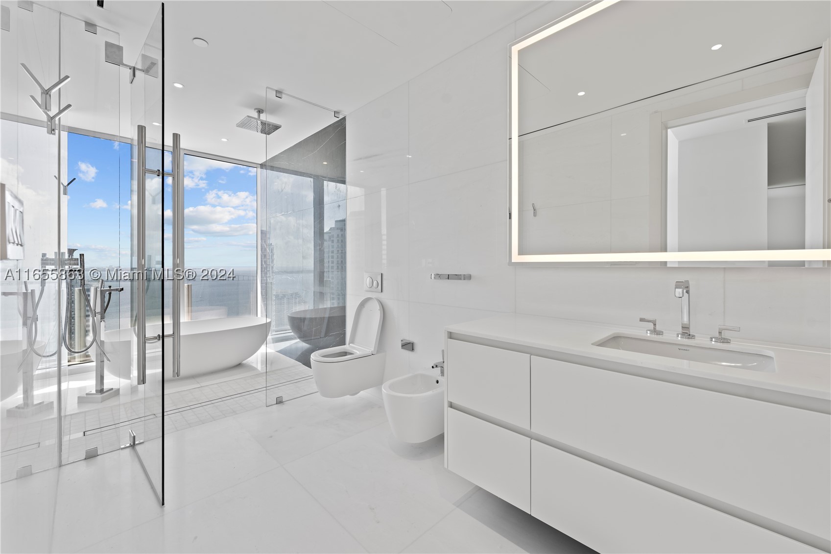 300 Biscayne Blvd Way #3201, Miami FL 33131