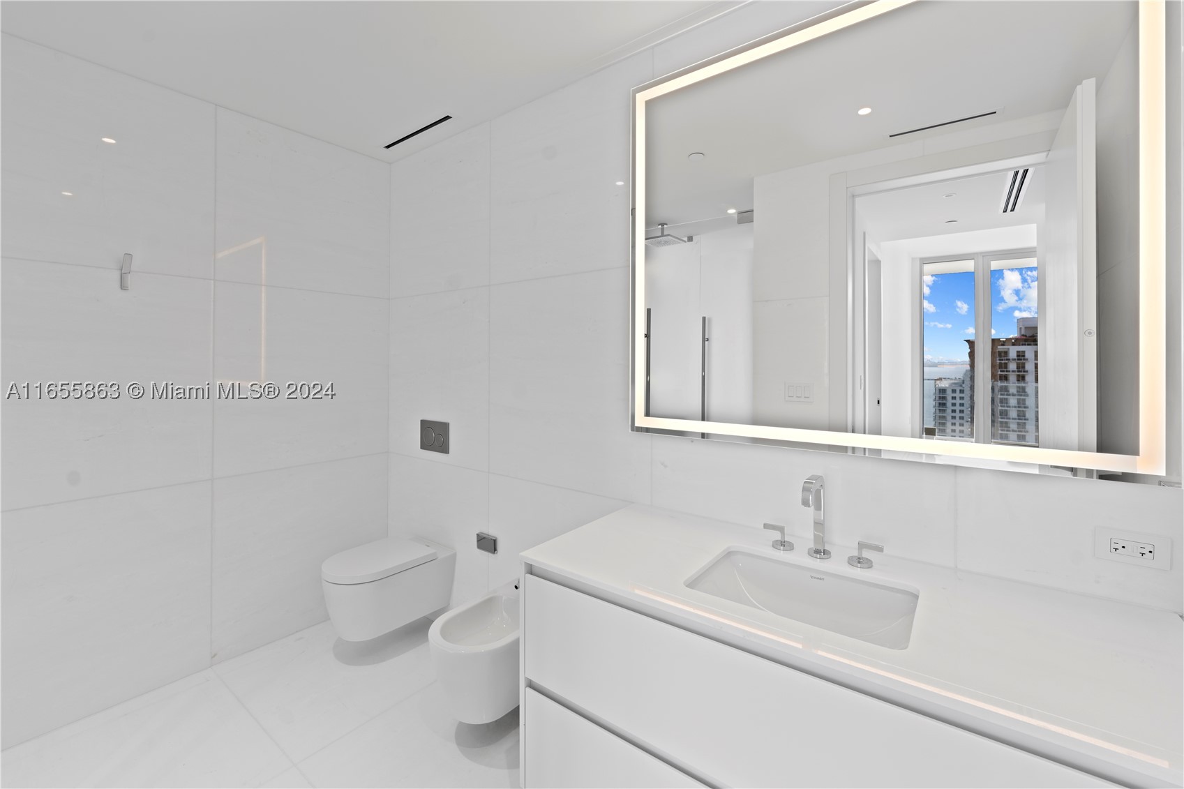 300 Biscayne Blvd Way #3201, Miami FL 33131