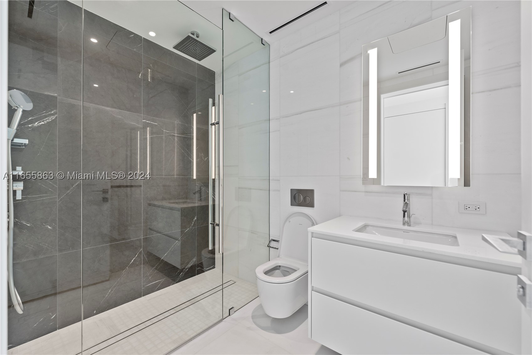 300 Biscayne Blvd Way #3201, Miami FL 33131