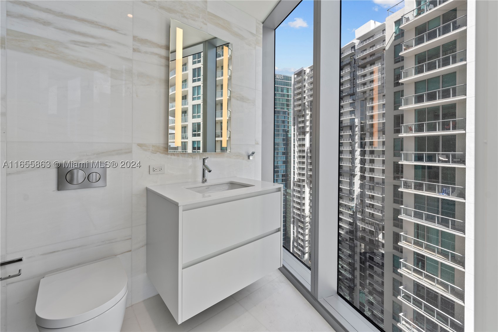 300 Biscayne Blvd Way #3201, Miami FL 33131
