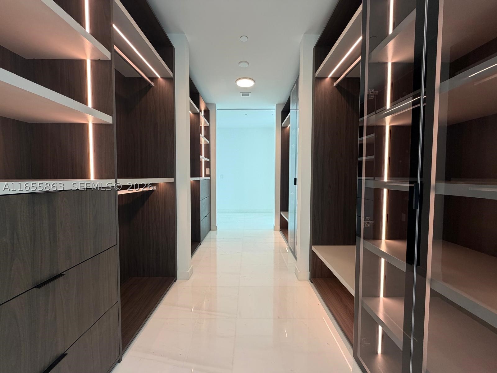 300 Biscayne Blvd Way #3201, Miami FL 33131