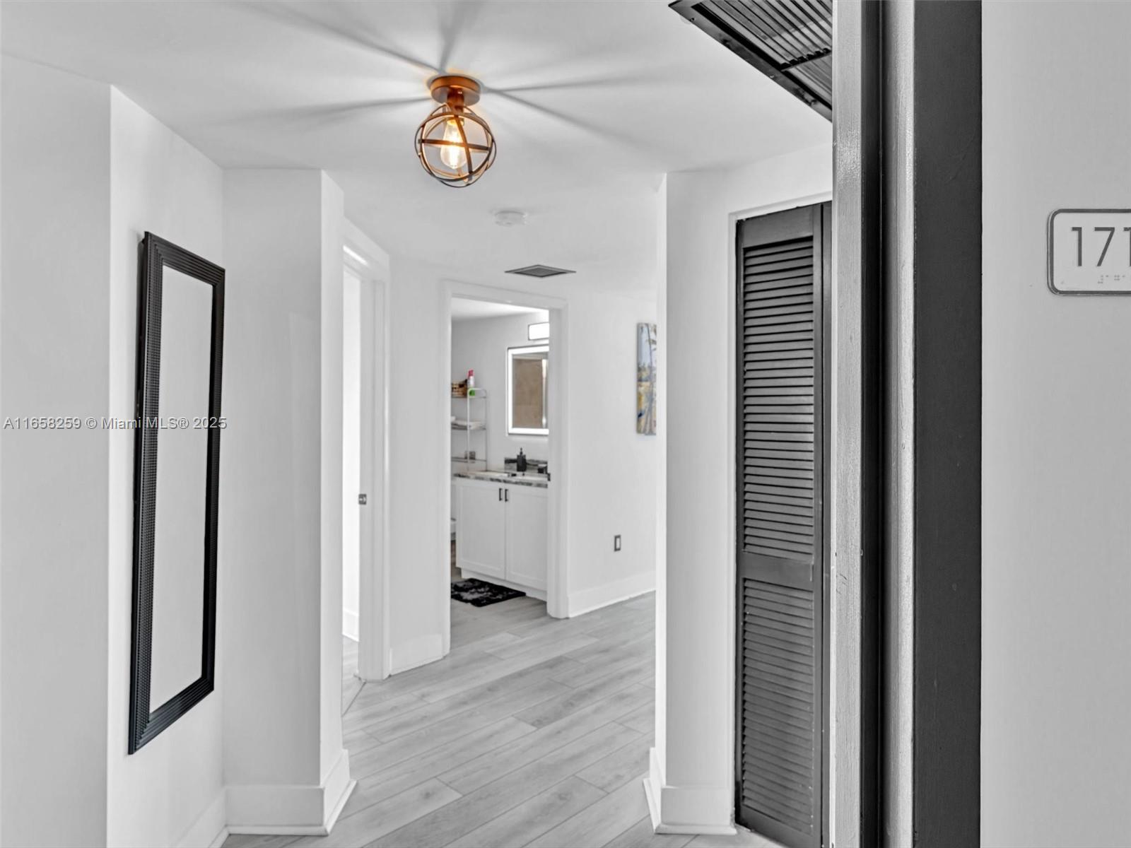 41 SE 5th St #1717, Miami FL 33131