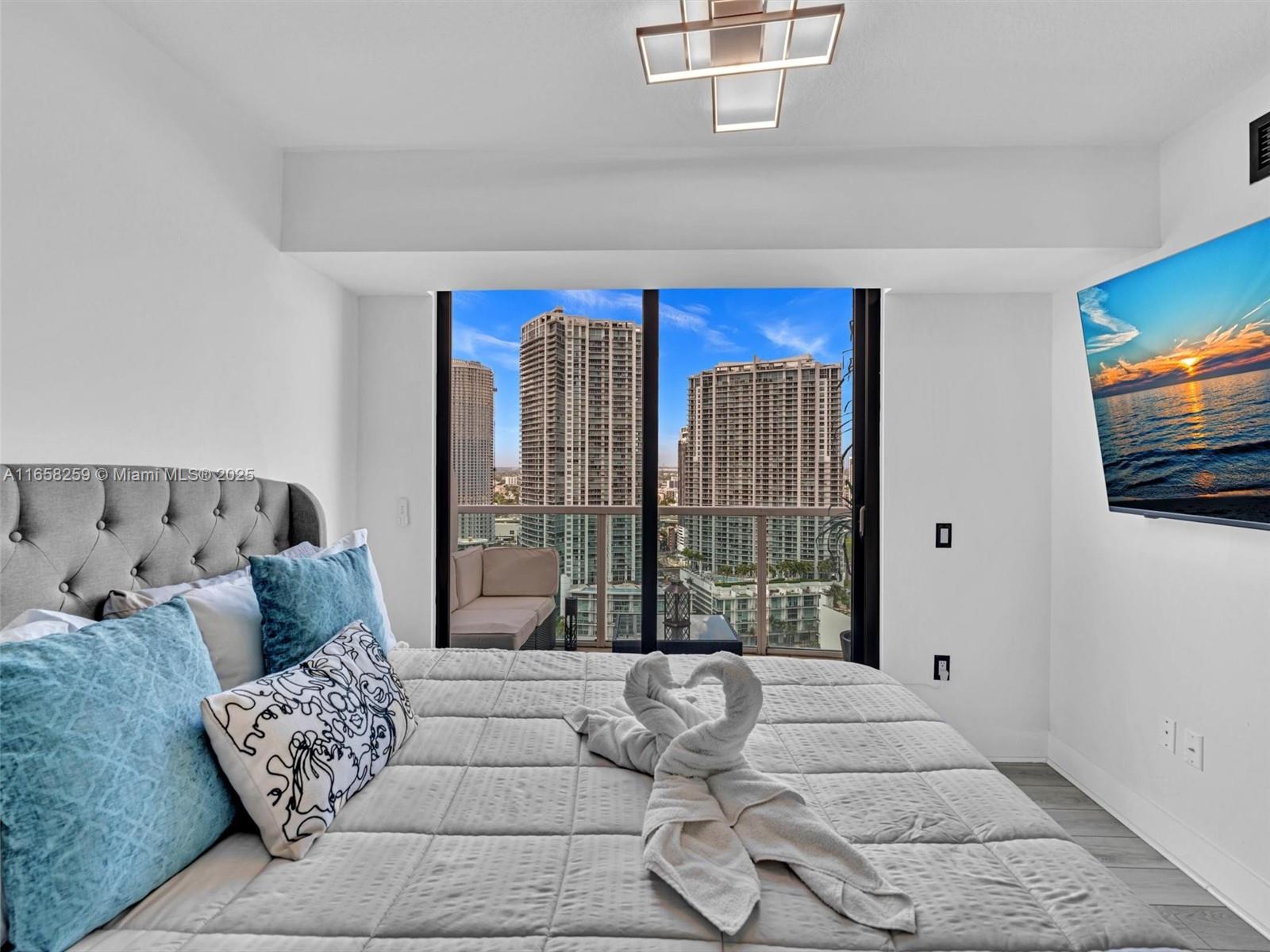 41 SE 5th St #1717, Miami FL 33131