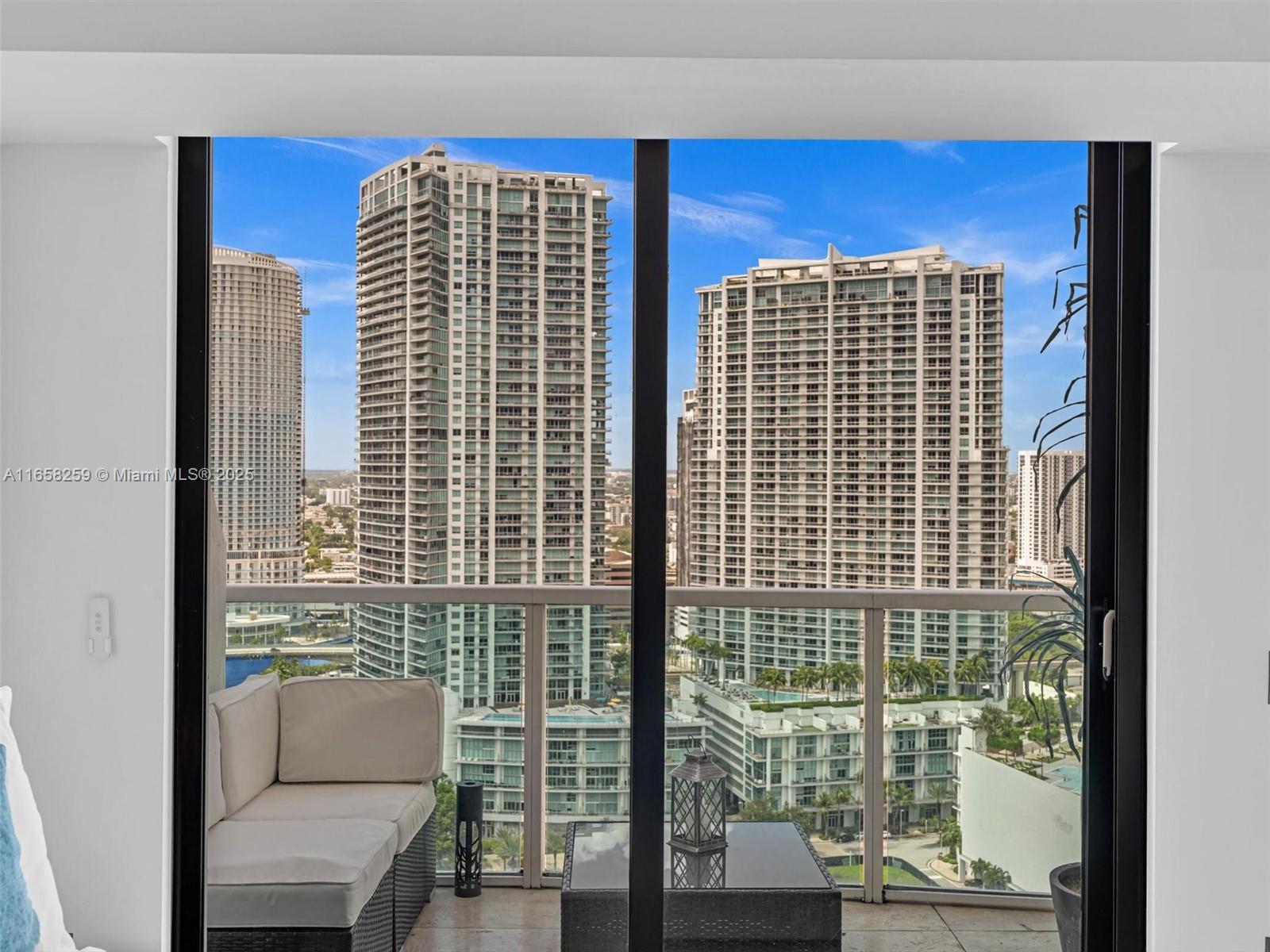 41 SE 5th St #1717, Miami FL 33131