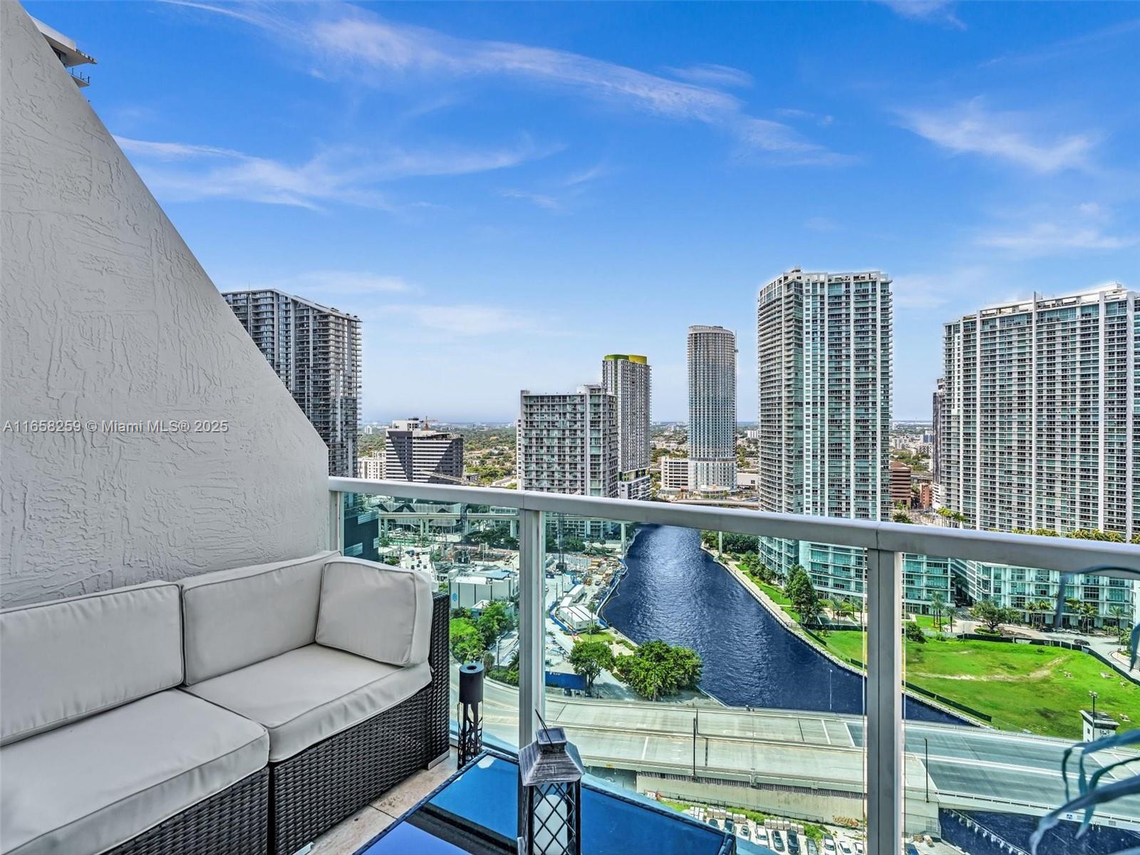 41 SE 5th St #1717, Miami FL 33131