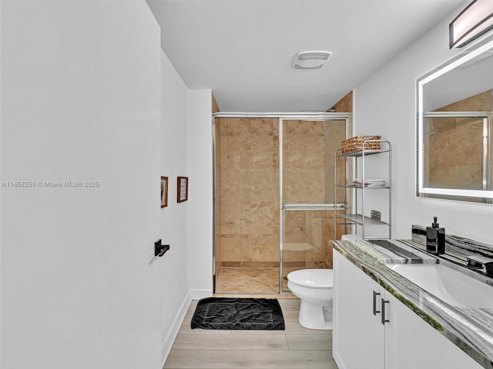41 SE 5th St #1717, Miami FL 33131