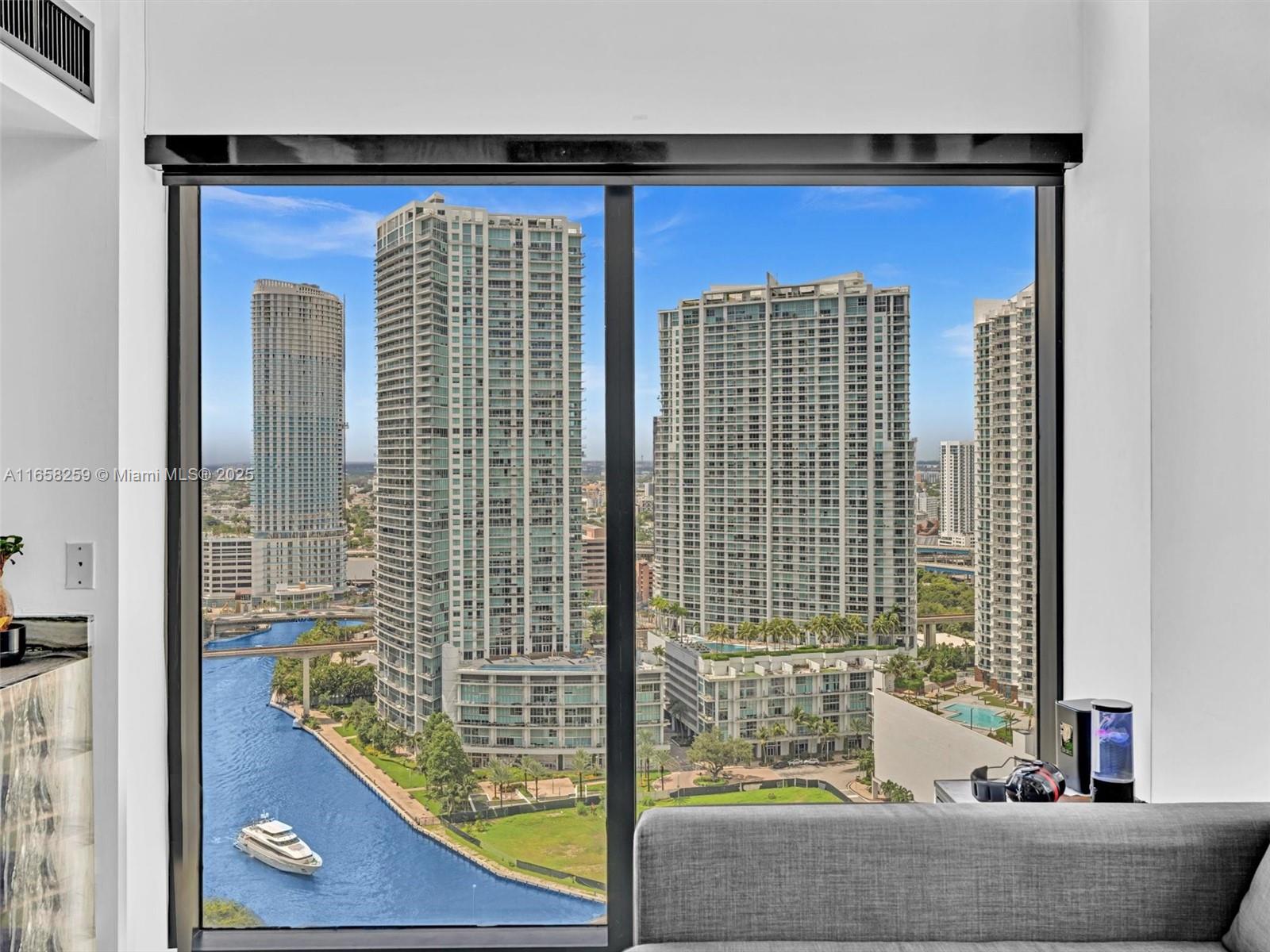 41 SE 5th St #1717, Miami FL 33131