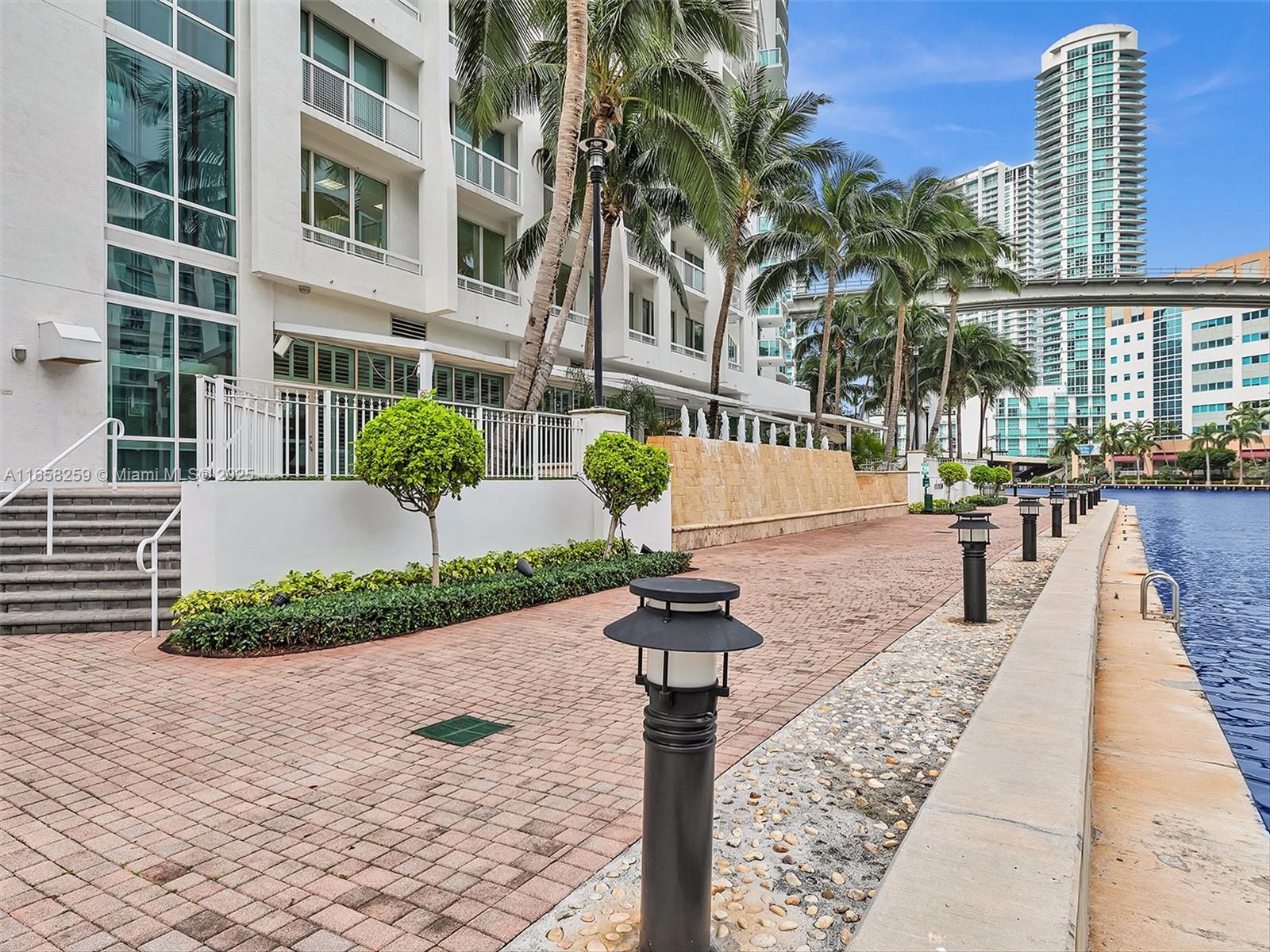41 SE 5th St #1717, Miami FL 33131