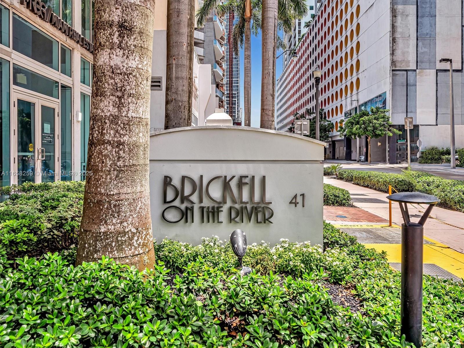 41 SE 5th St #1717, Miami FL 33131