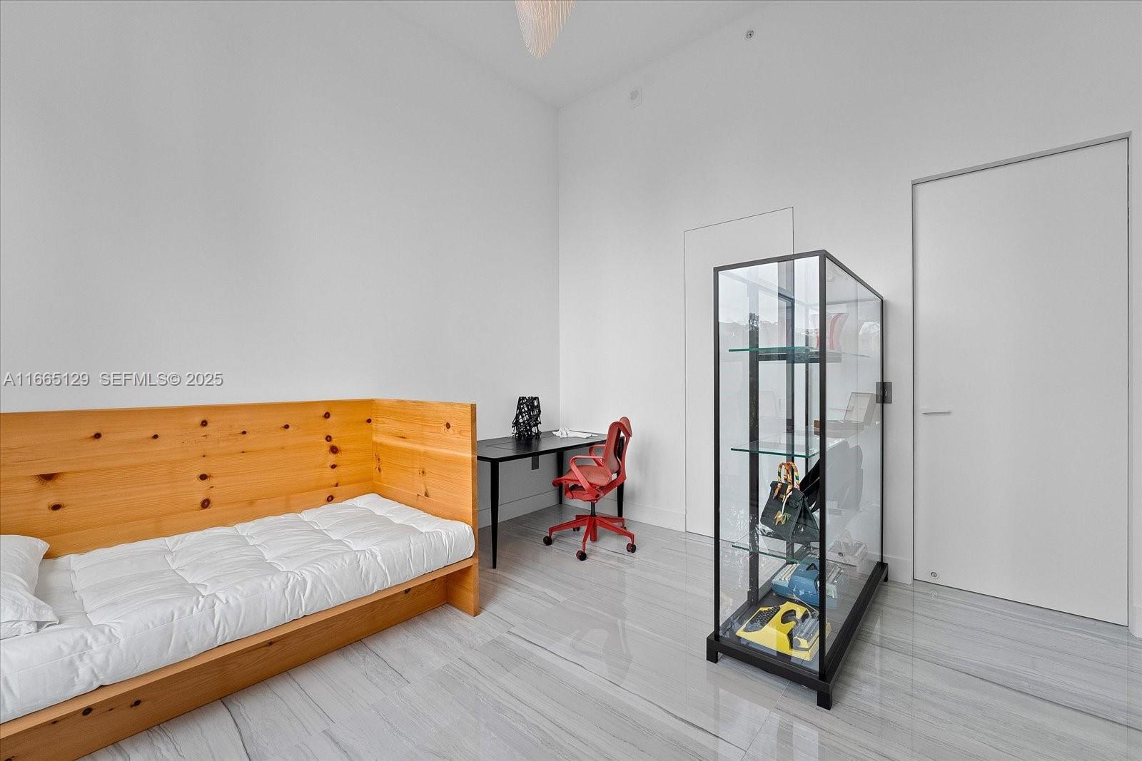 2811 S Bayshore Dr #4C, Miami FL 33133