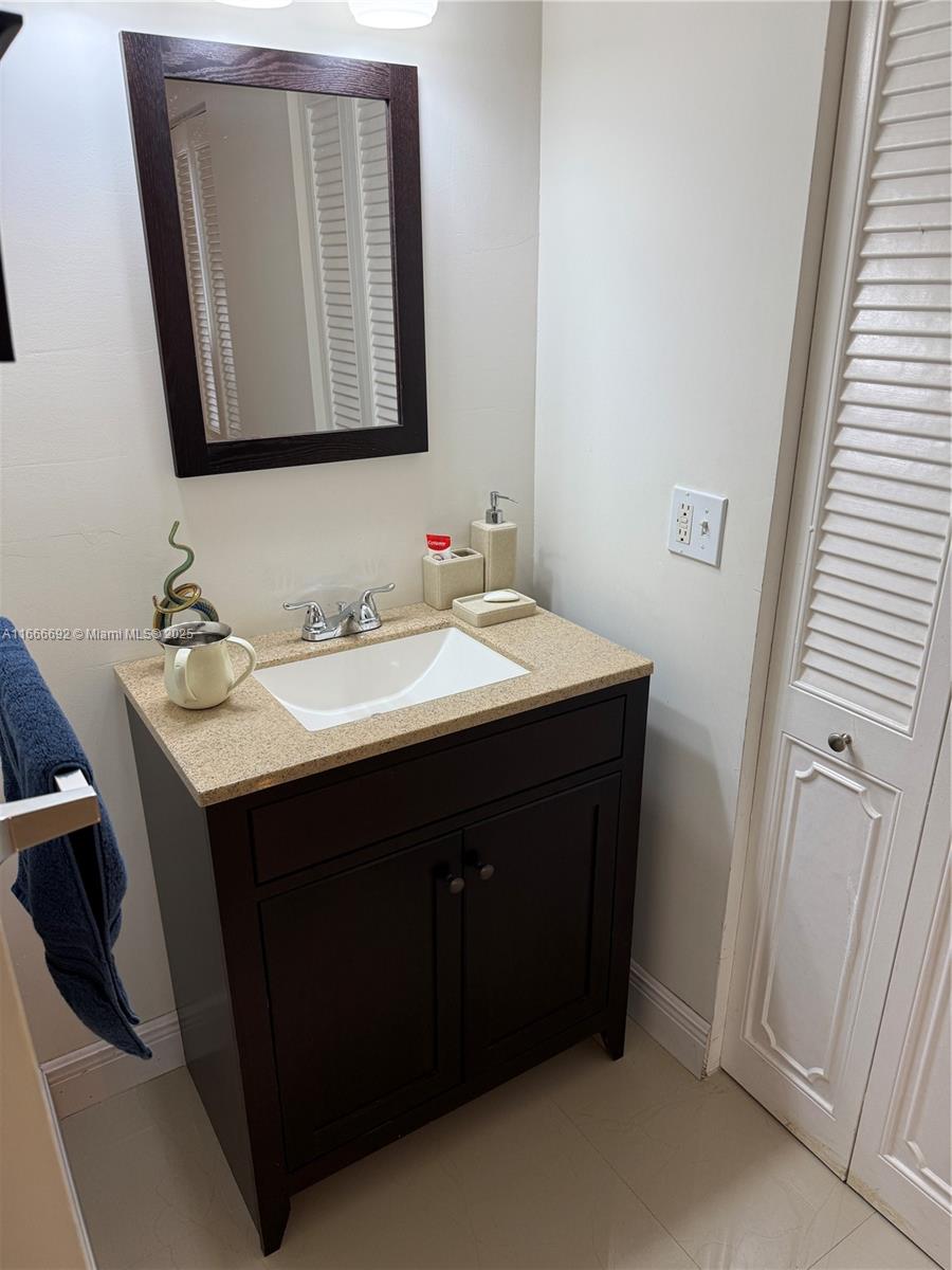 2201 S Ocean Dr #904, Hollywood FL 33019