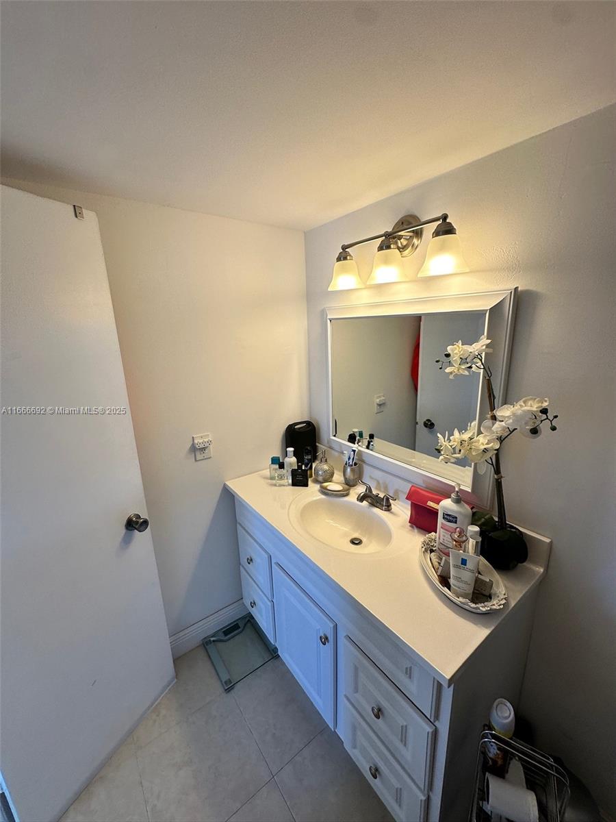 2201 S Ocean Dr #904, Hollywood FL 33019