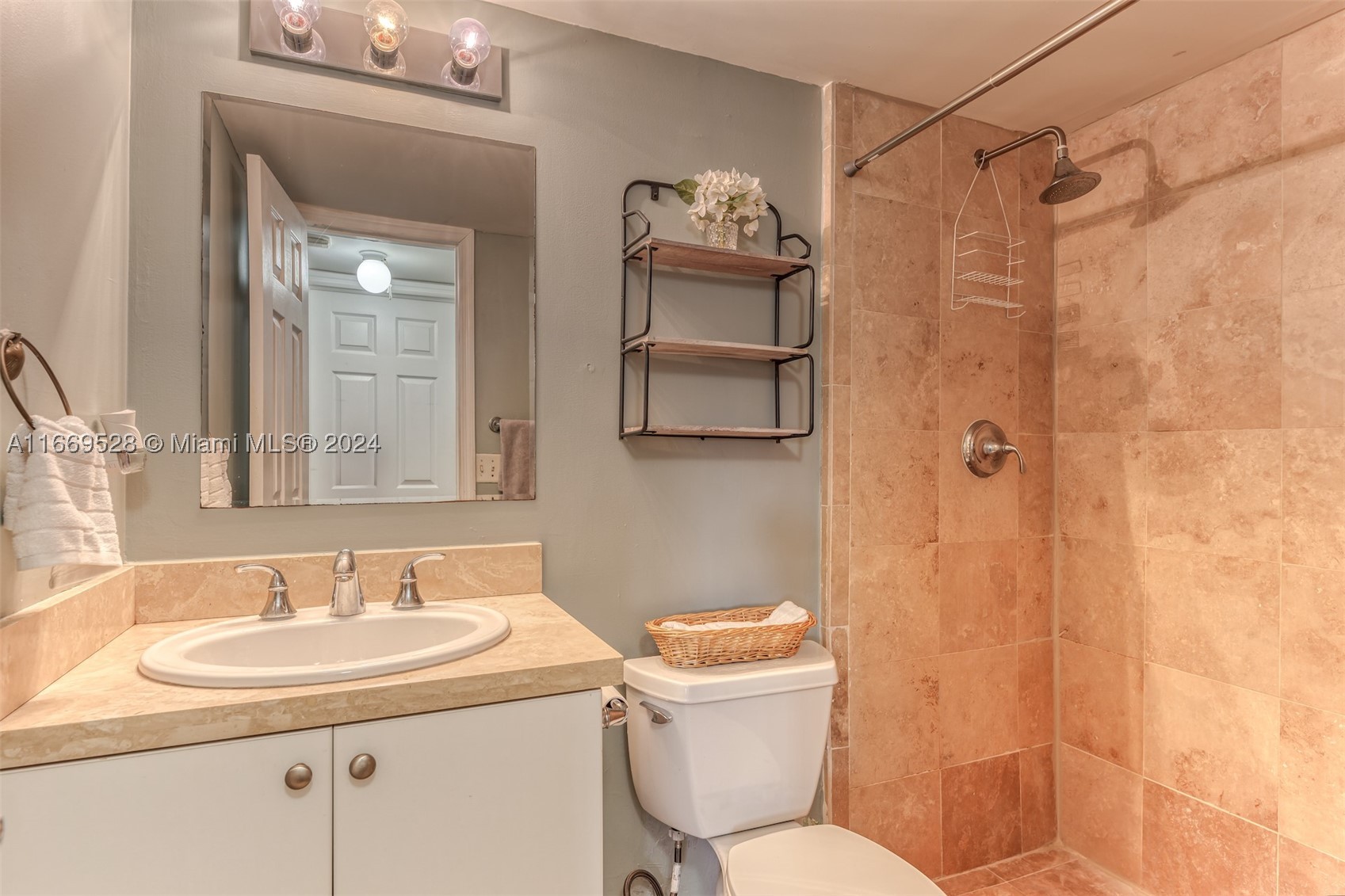 840 Pine Dr #103, Pompano Beach FL 33060