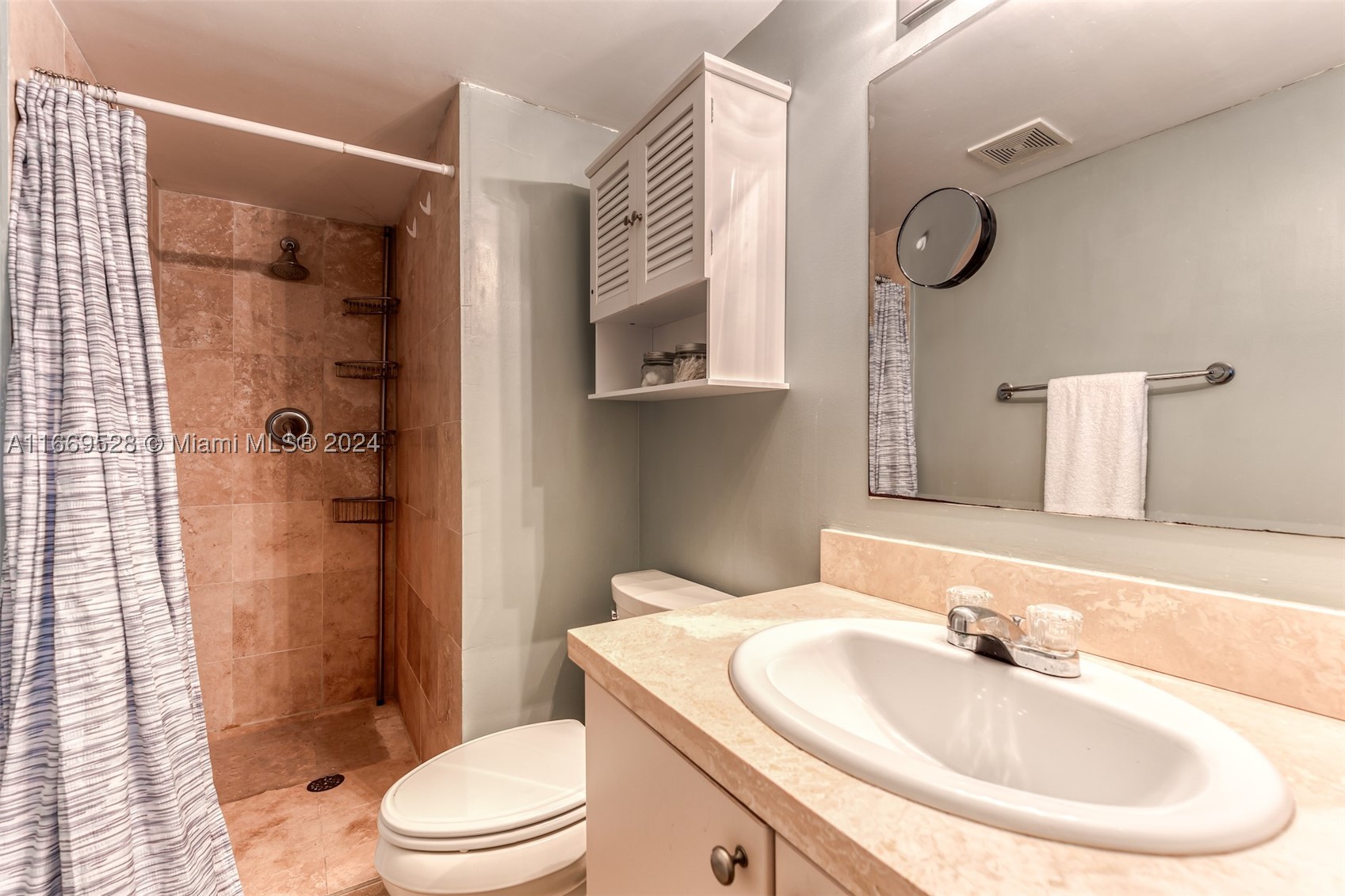 840 Pine Dr #103, Pompano Beach FL 33060