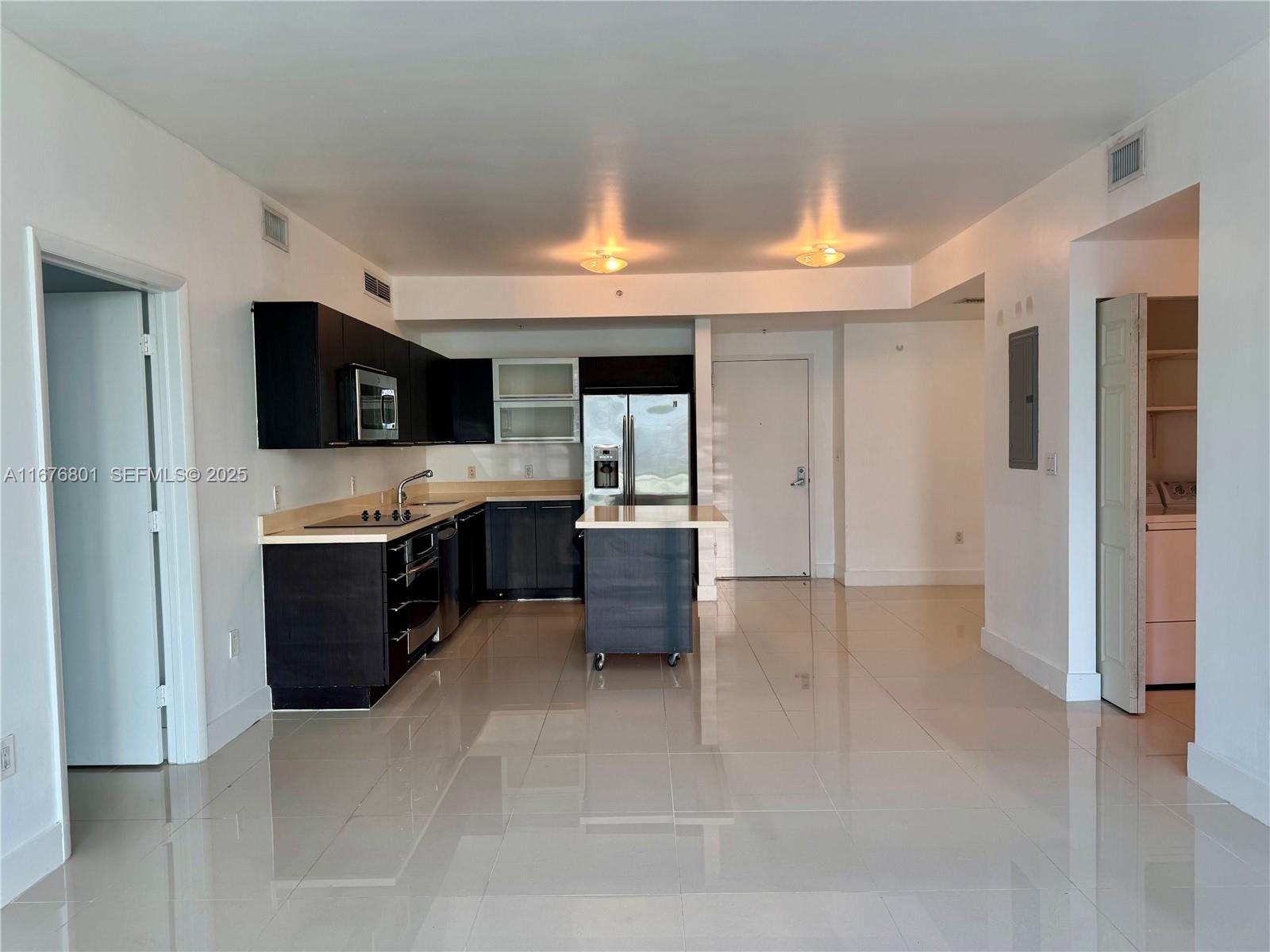 90 SW 3 ST #1416, Miami FL 33130
