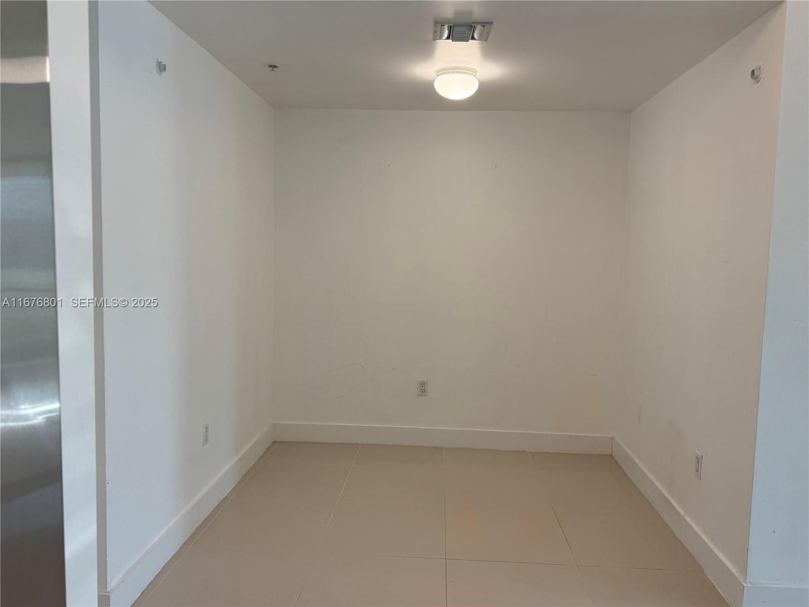 90 SW 3 ST #1416, Miami FL 33130