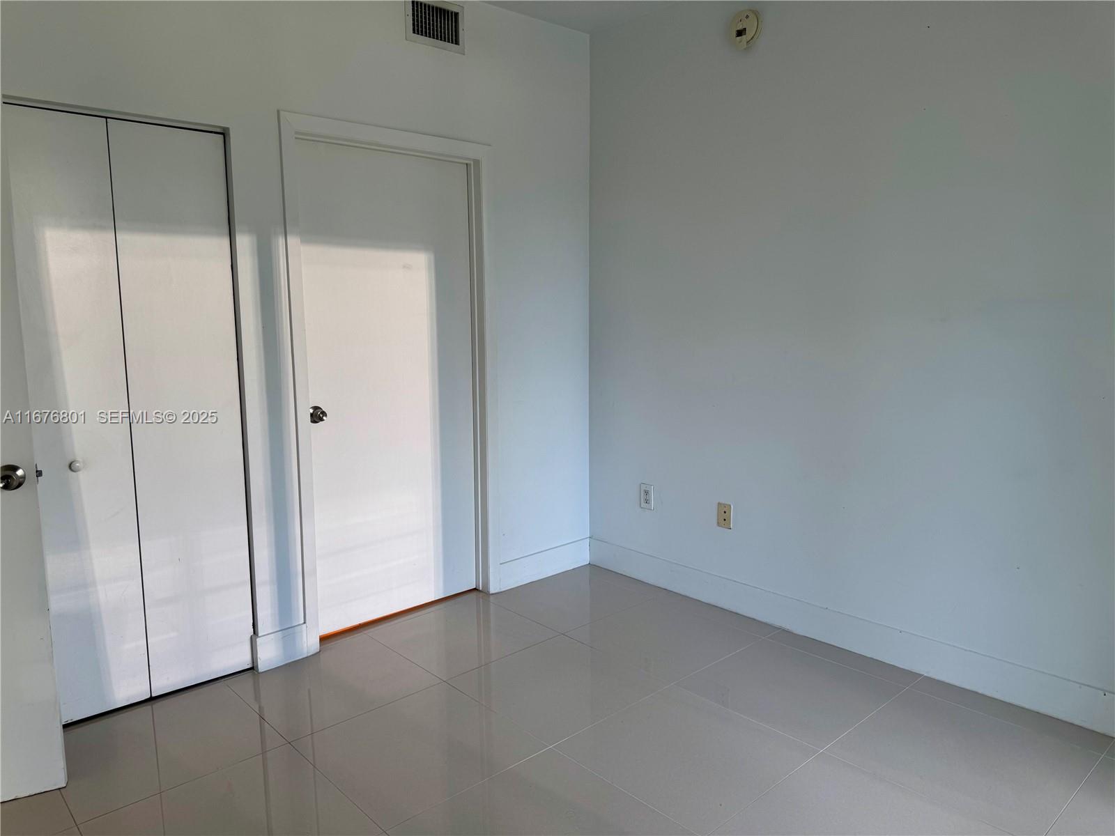 90 SW 3 ST #1416, Miami FL 33130