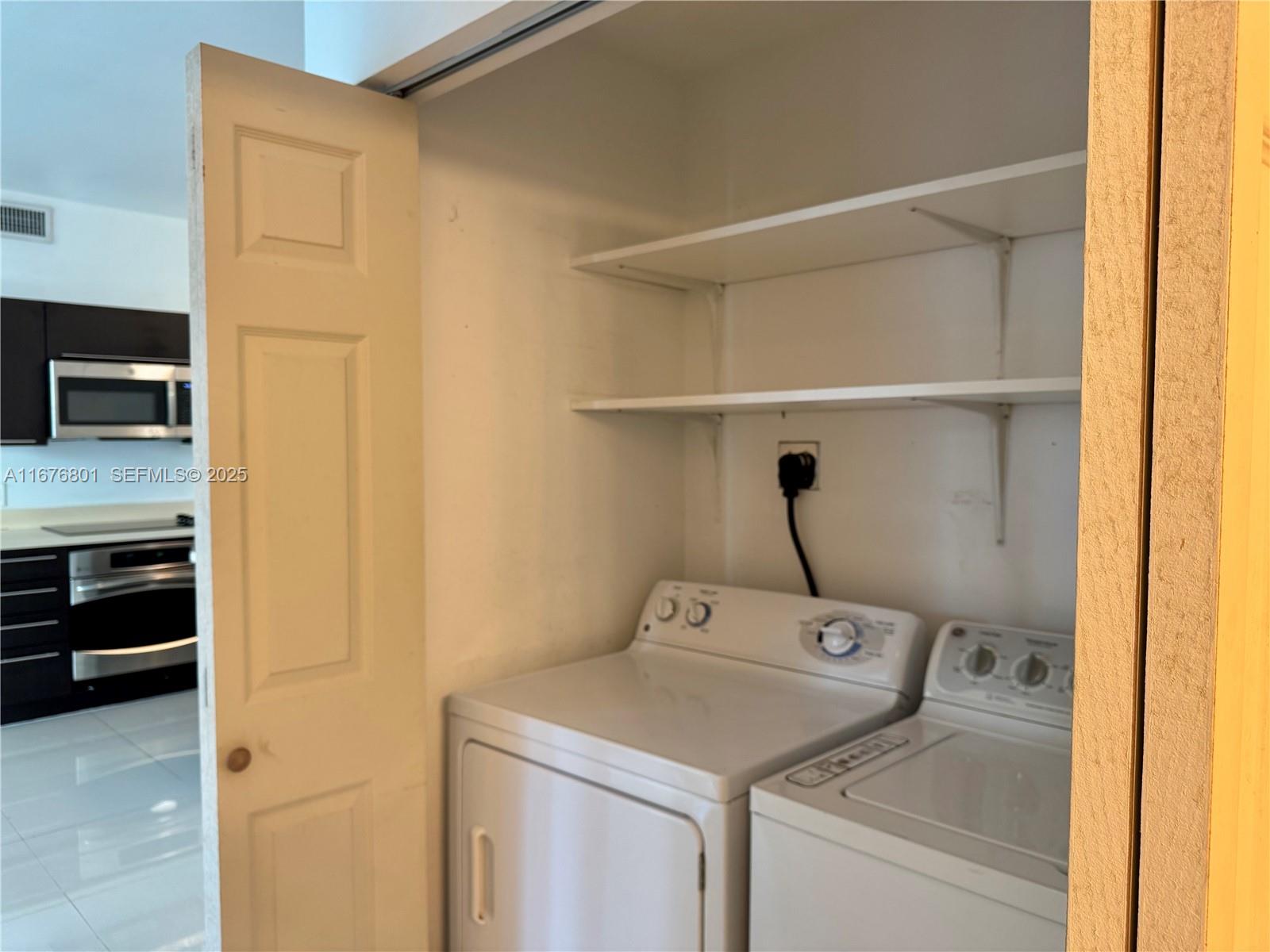 90 SW 3 ST #1416, Miami FL 33130
