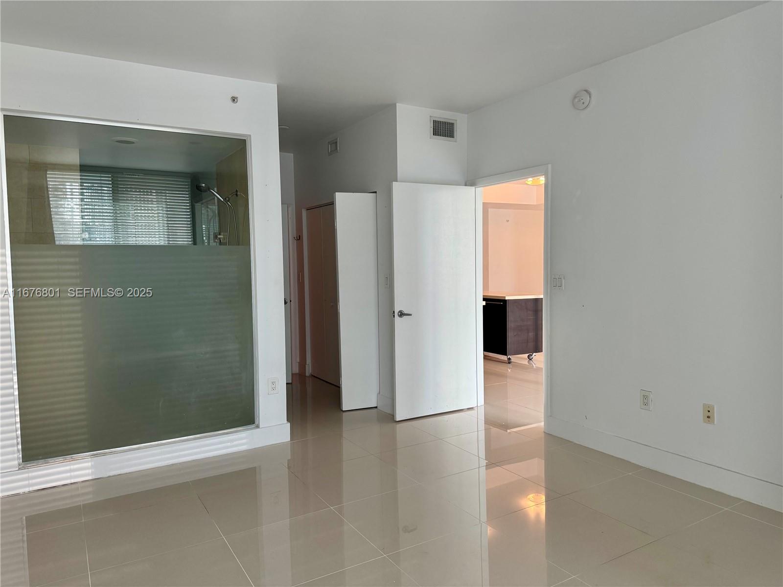 90 SW 3 ST #1416, Miami FL 33130