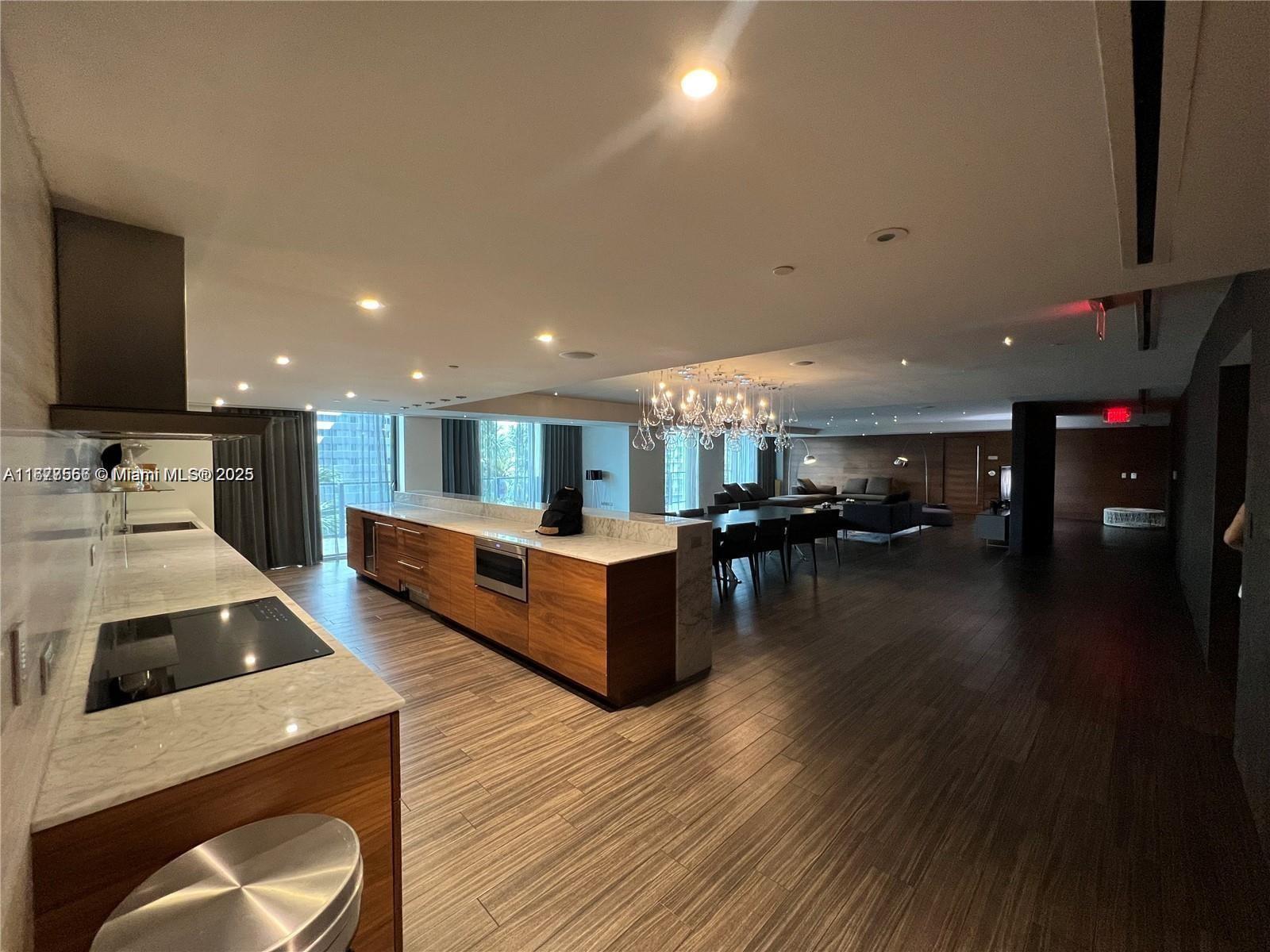 88 SW 7th St #1710, Miami FL 33130