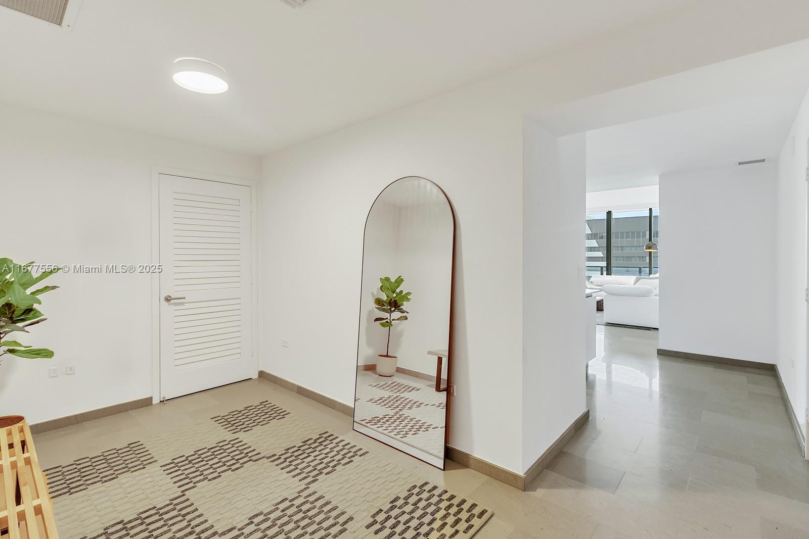 88 SW 7th St #1710, Miami FL 33130
