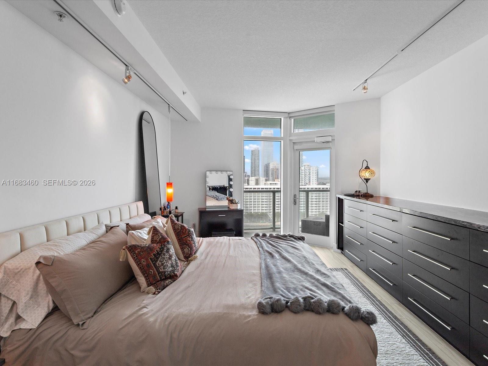 1900 N Bayshore Dr #1704, Miami FL 33132