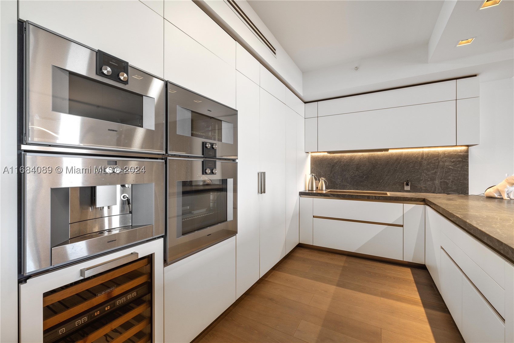 7065 Fisher Island Dr #7065, Miami Beach FL 33109