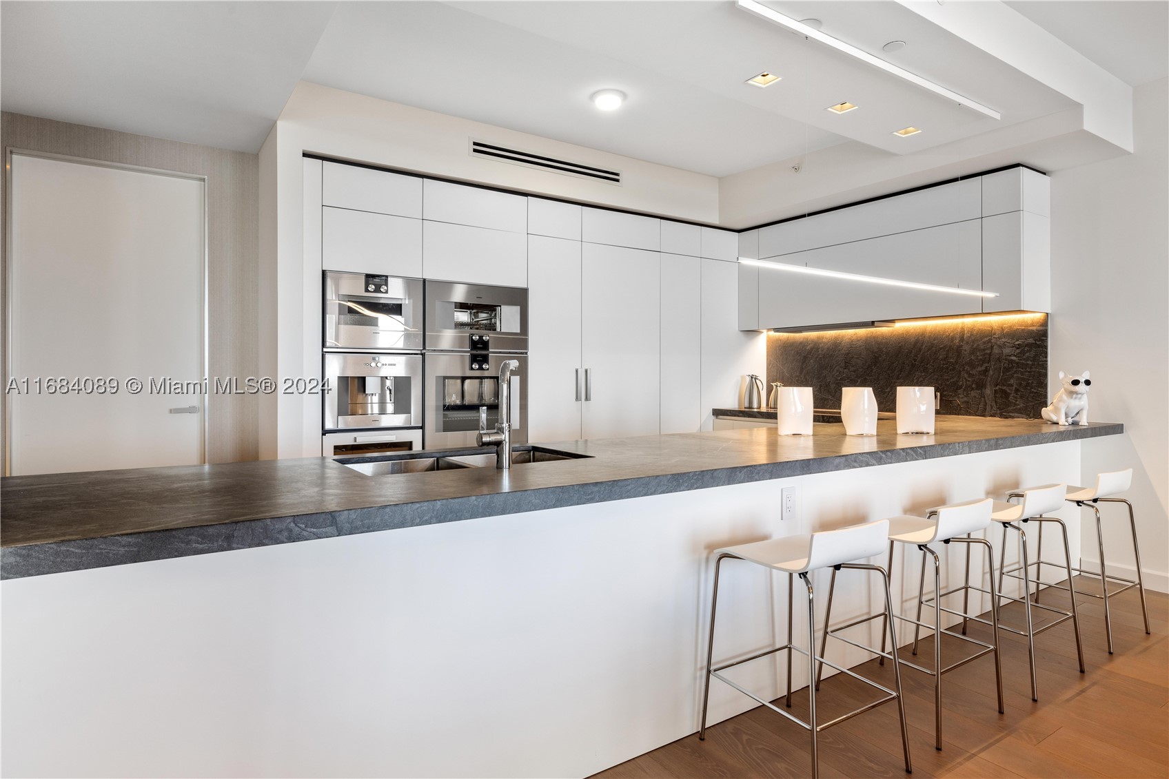 7065 Fisher Island Dr #7065, Miami Beach FL 33109