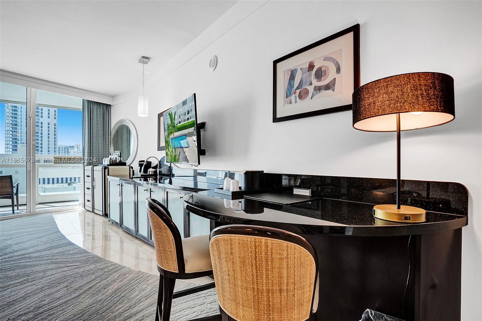 4391 Collins Ave #915, Miami Beach FL 33140