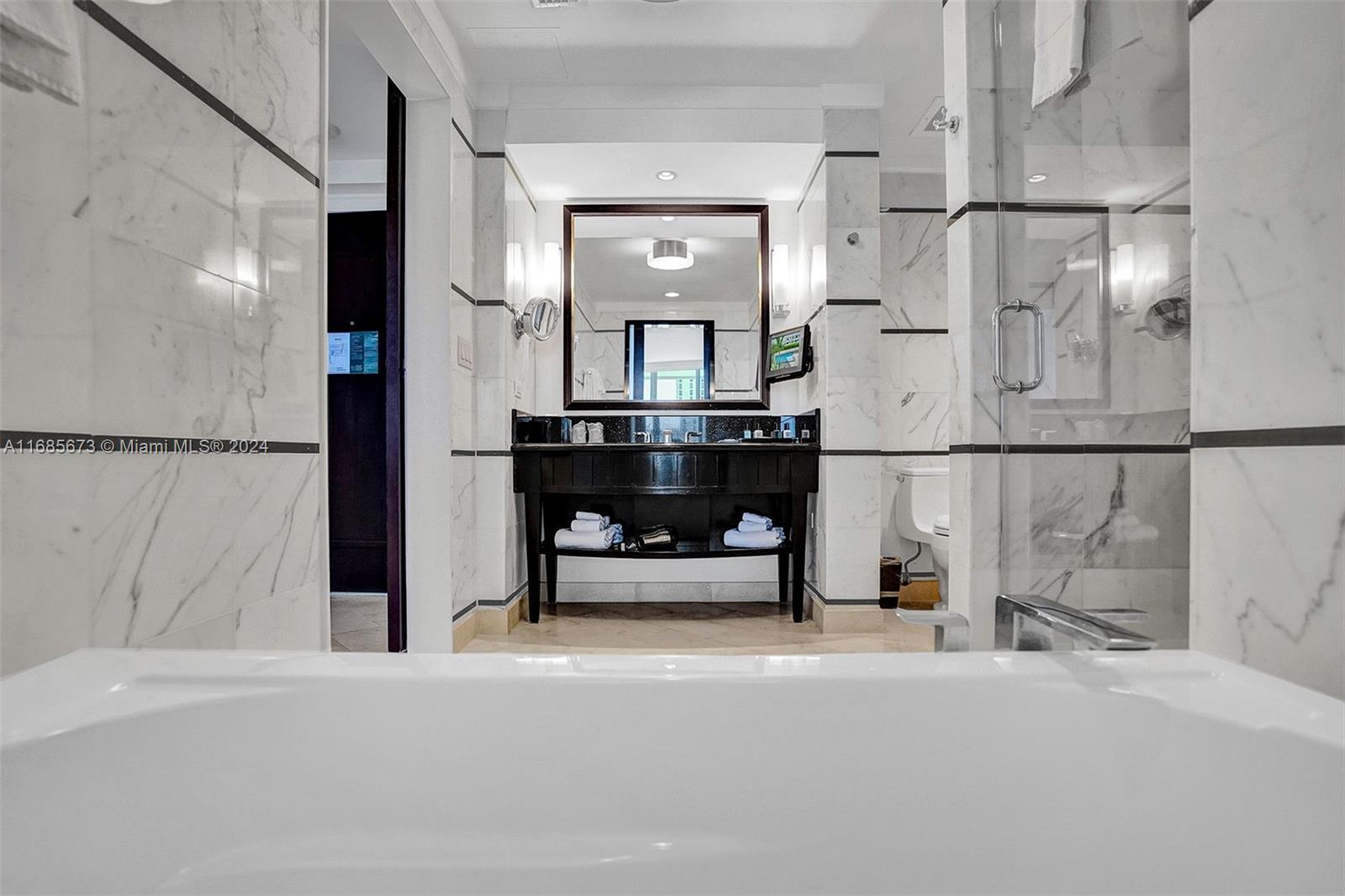 4391 Collins Ave #915, Miami Beach FL 33140