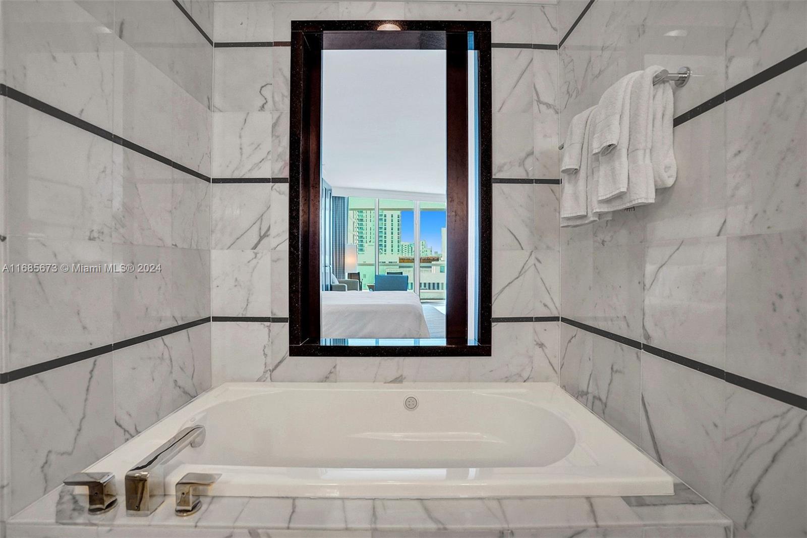 4391 Collins Ave #915, Miami Beach FL 33140