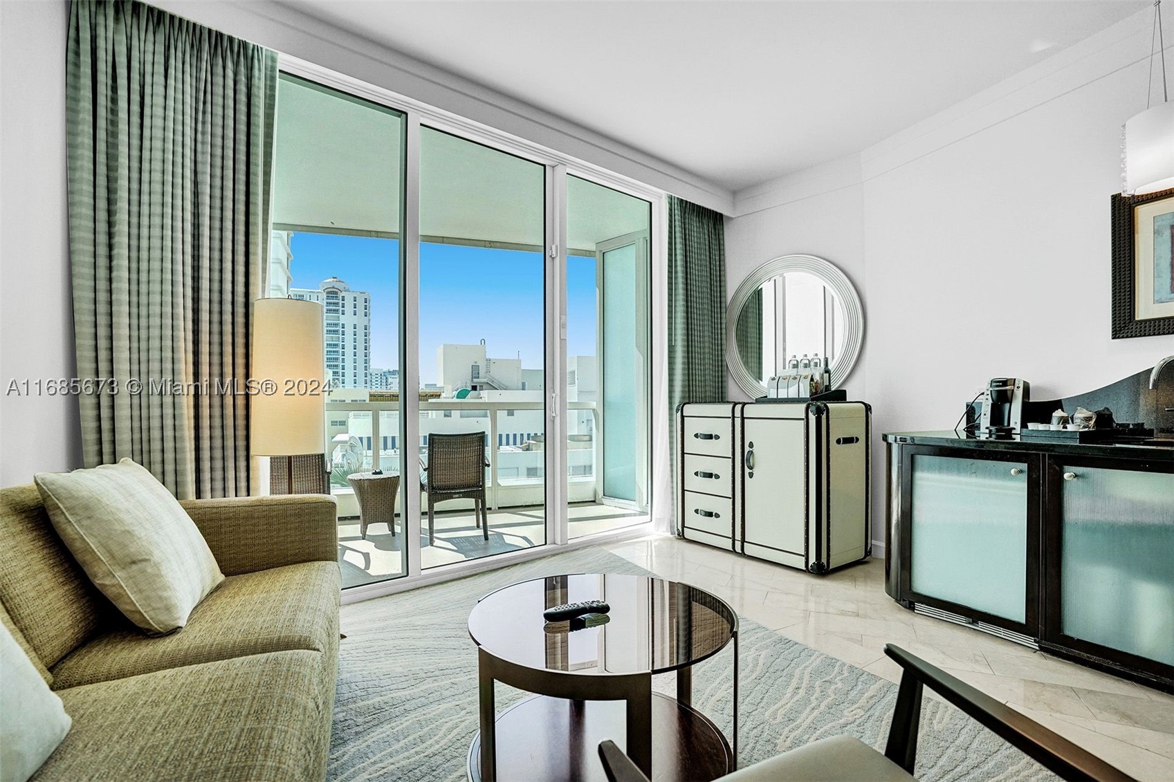 4391 Collins Ave #915, Miami Beach FL 33140