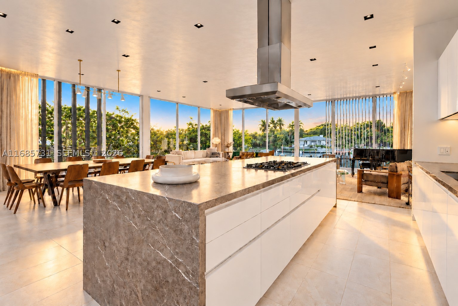 1041 W 48th St, Miami Beach FL 33140