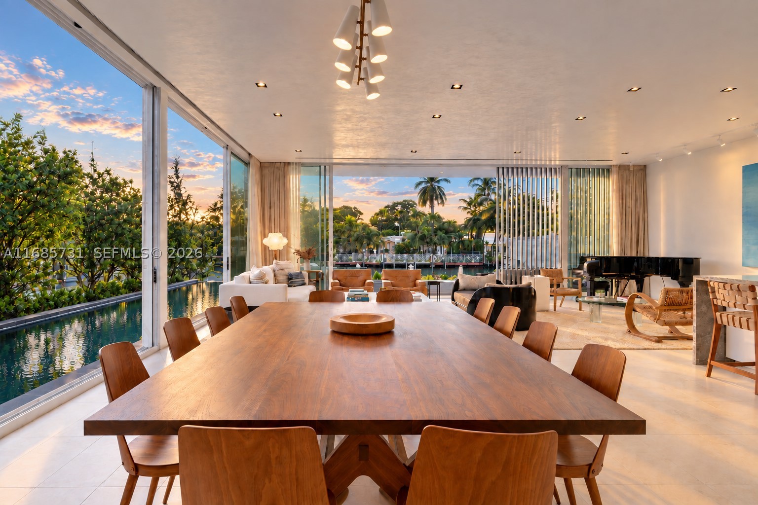 1041 W 48th St, Miami Beach FL 33140