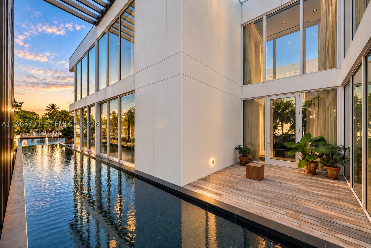 1041 W 48th St, Miami Beach FL 33140