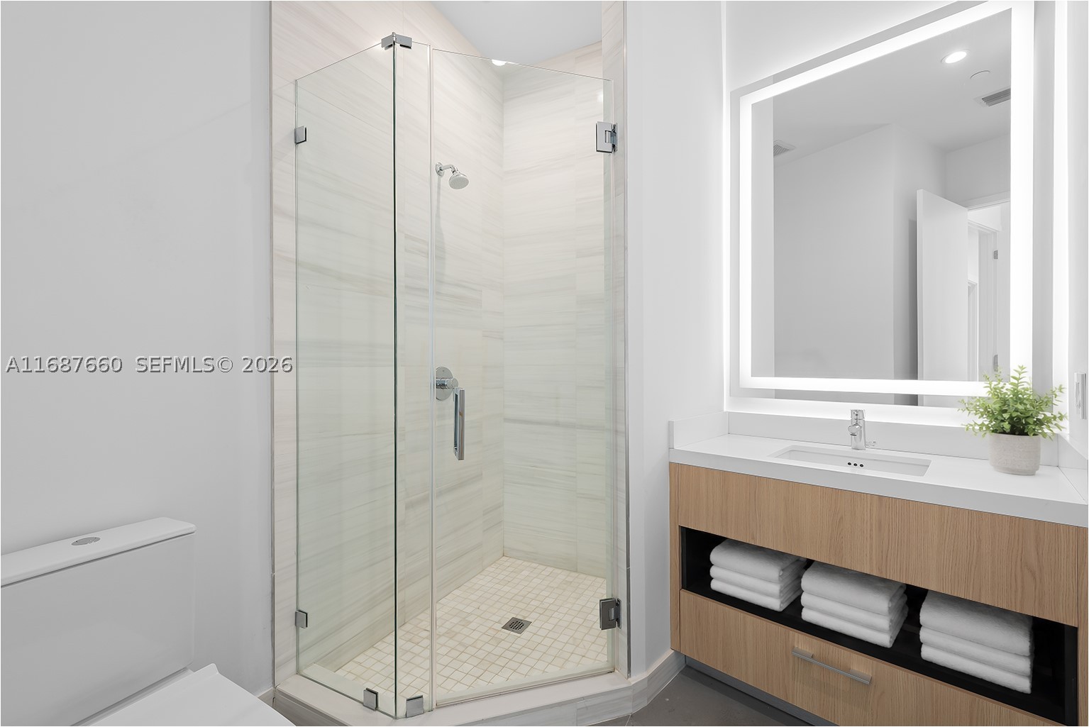 851 NE 1st Ave #PH 5700, Miami FL 33132