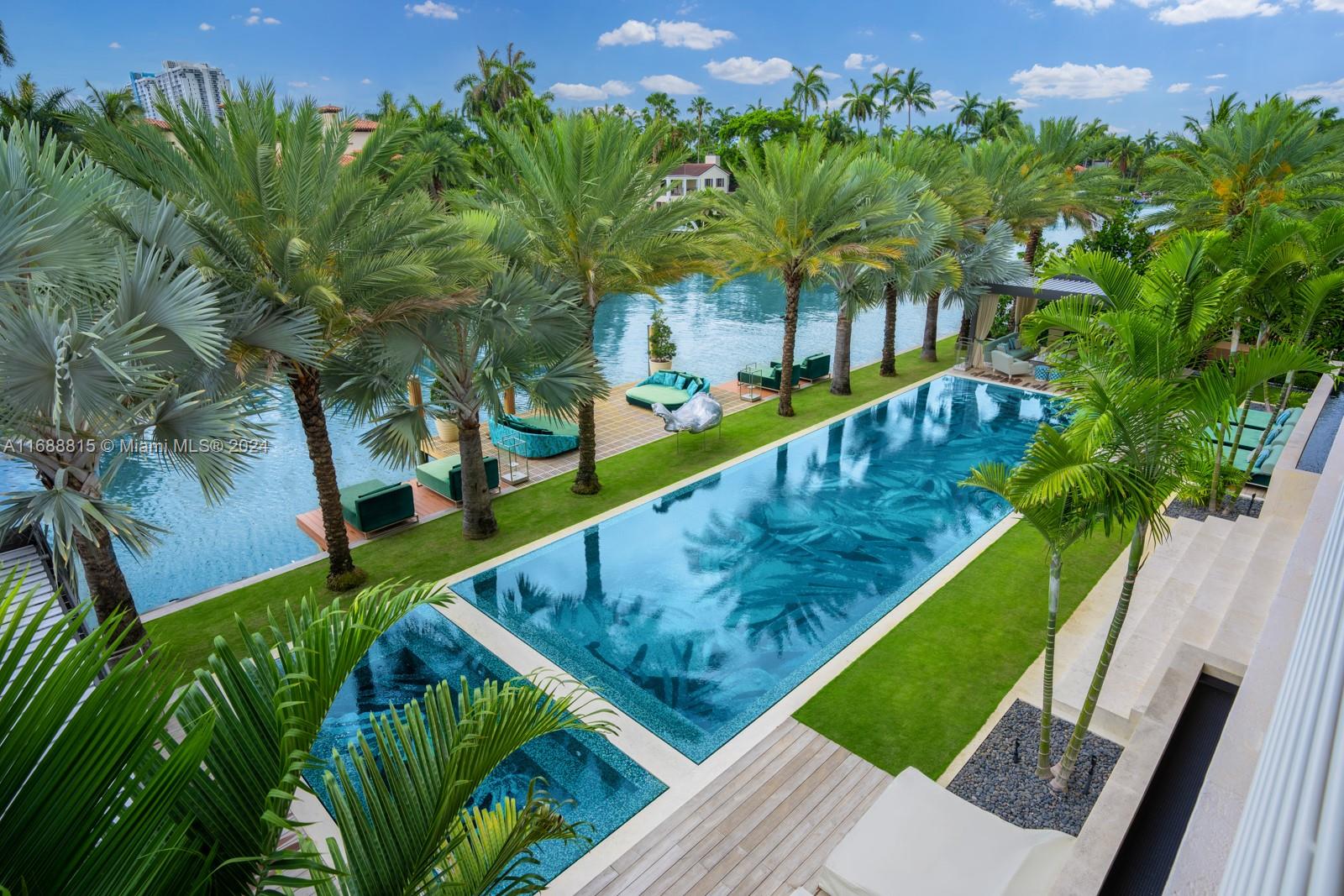 1510 W 25th St, Miami Beach FL 33140