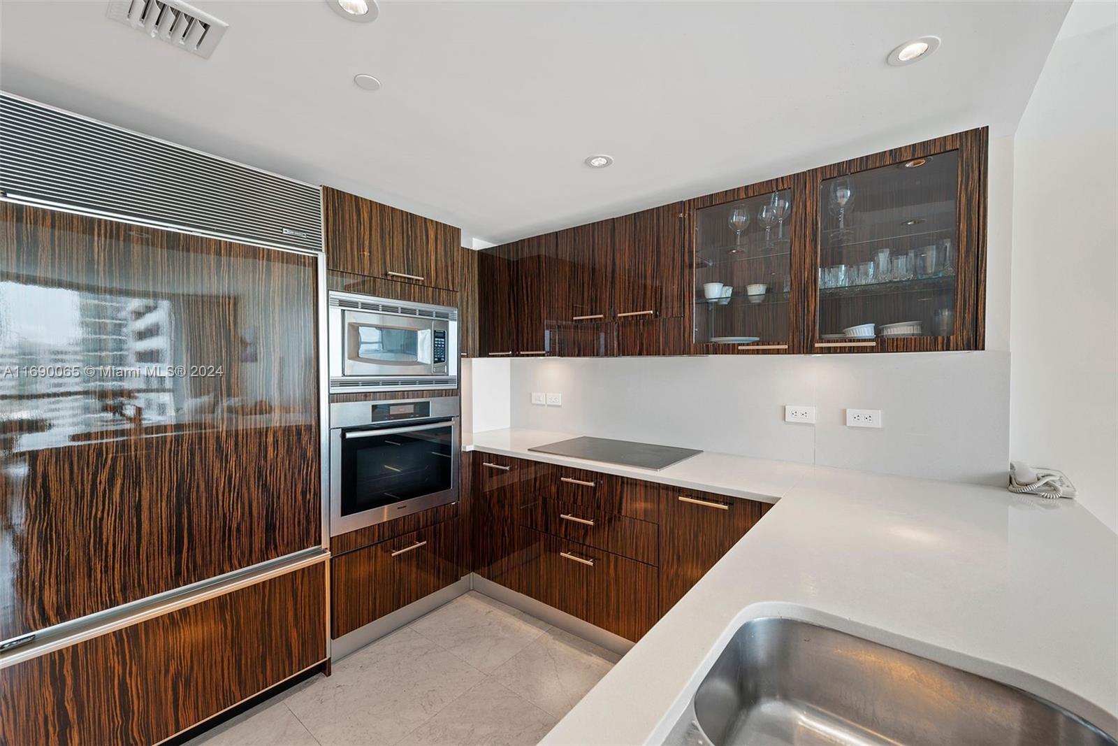 6801 Collins Ave #1203, Miami Beach FL 33141